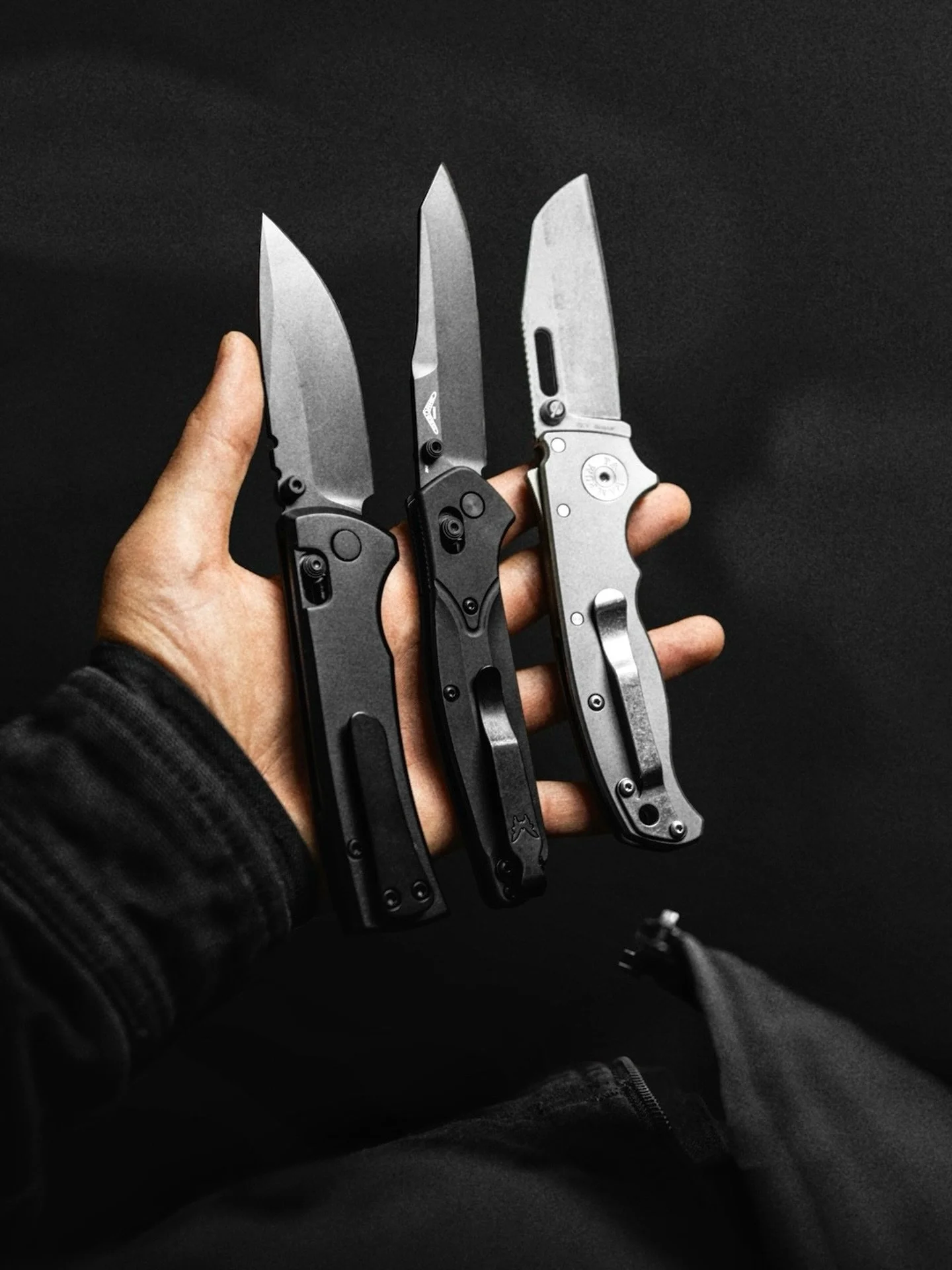 It&rsquo;s always a good day, when the package from @bladehq arrives!

Also, I don&rsquo;t know why I haven&rsquo;t pulled the trigger on a @demkoknives before, that thing is a BEAST and the shark lock is super addicting!

Is it a coincidence that al