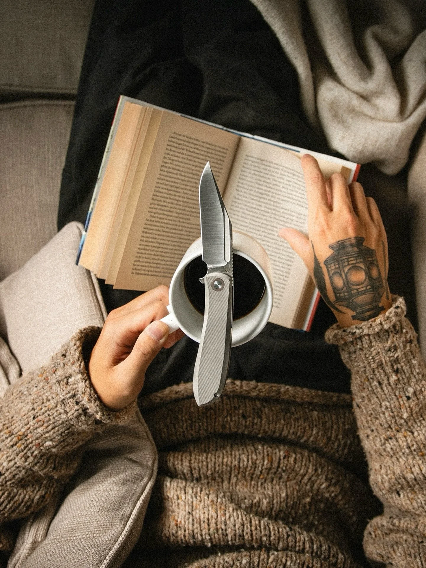 Spending some quiet hours after the kids are in bed. Is the knife mandatory? No, not really. Do I still enjoy the company of a good knife? Always!

The @jackwolfknives Scuffle is such an amazing blade. I don&rsquo;t know if it&rsquo;s the finger choi