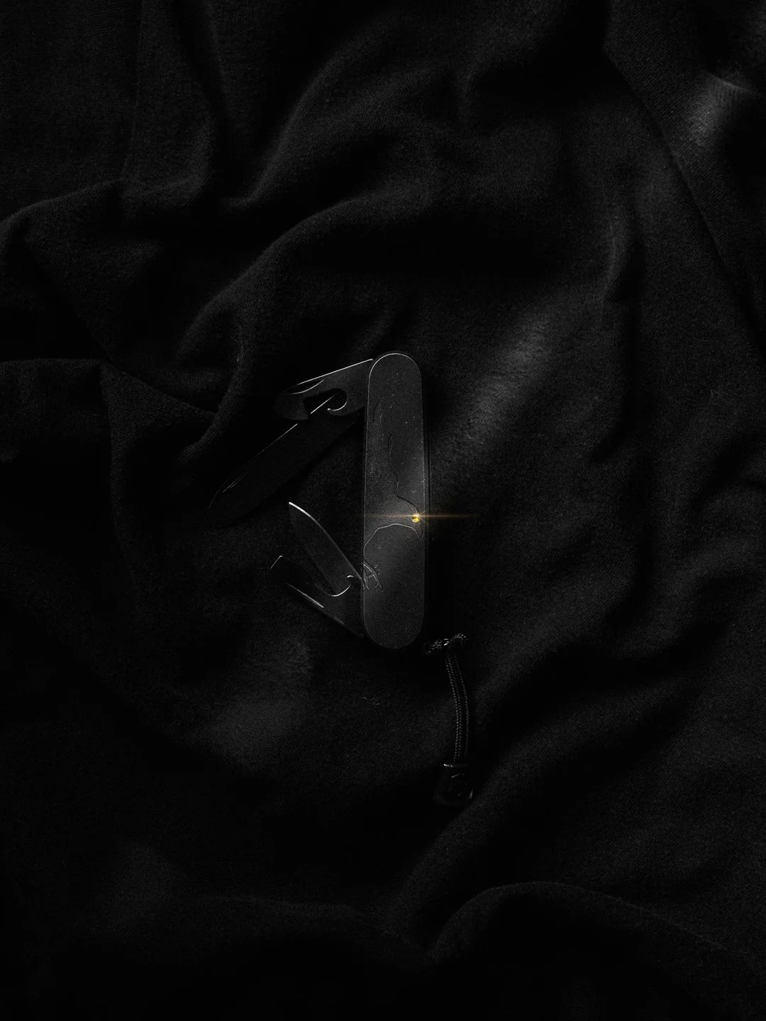 Let&rsquo;s end the year with a bang! @dailycustoms.shop x Raven SAKs with eye insert!

Can&rsquo;t be a pirate without a little bling.

We will have 3 different versions:

The standard config is a Super Tinker without pocket clip. If you want to ste