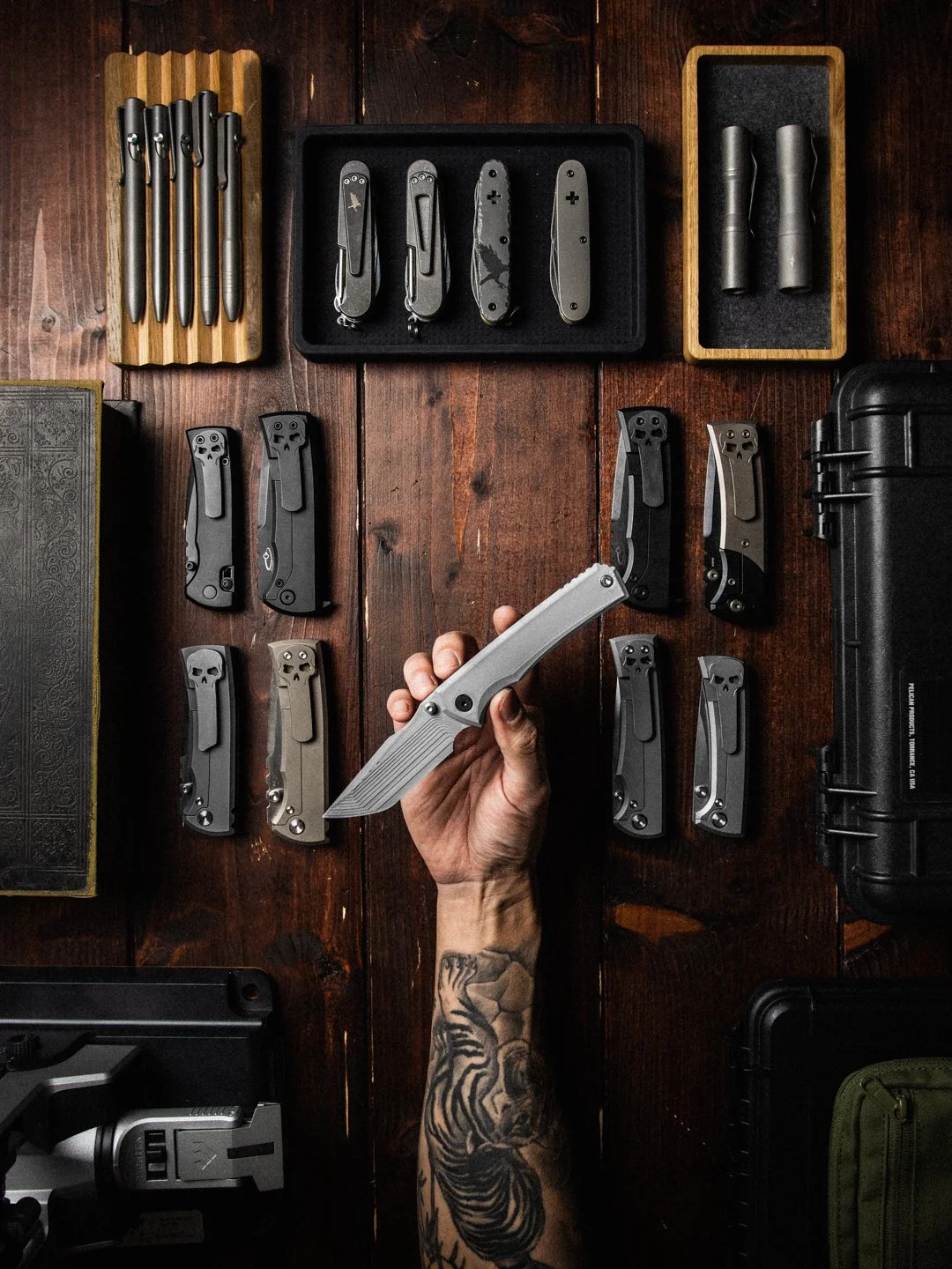 The cat&rsquo;s out the bag: I am BEYOND proud to announce my newest knife design with none other than @chavesknives : The Arison.

What started as a casual conversation with Ramon at Blade Show ATL last year slowly turned into something very real. W