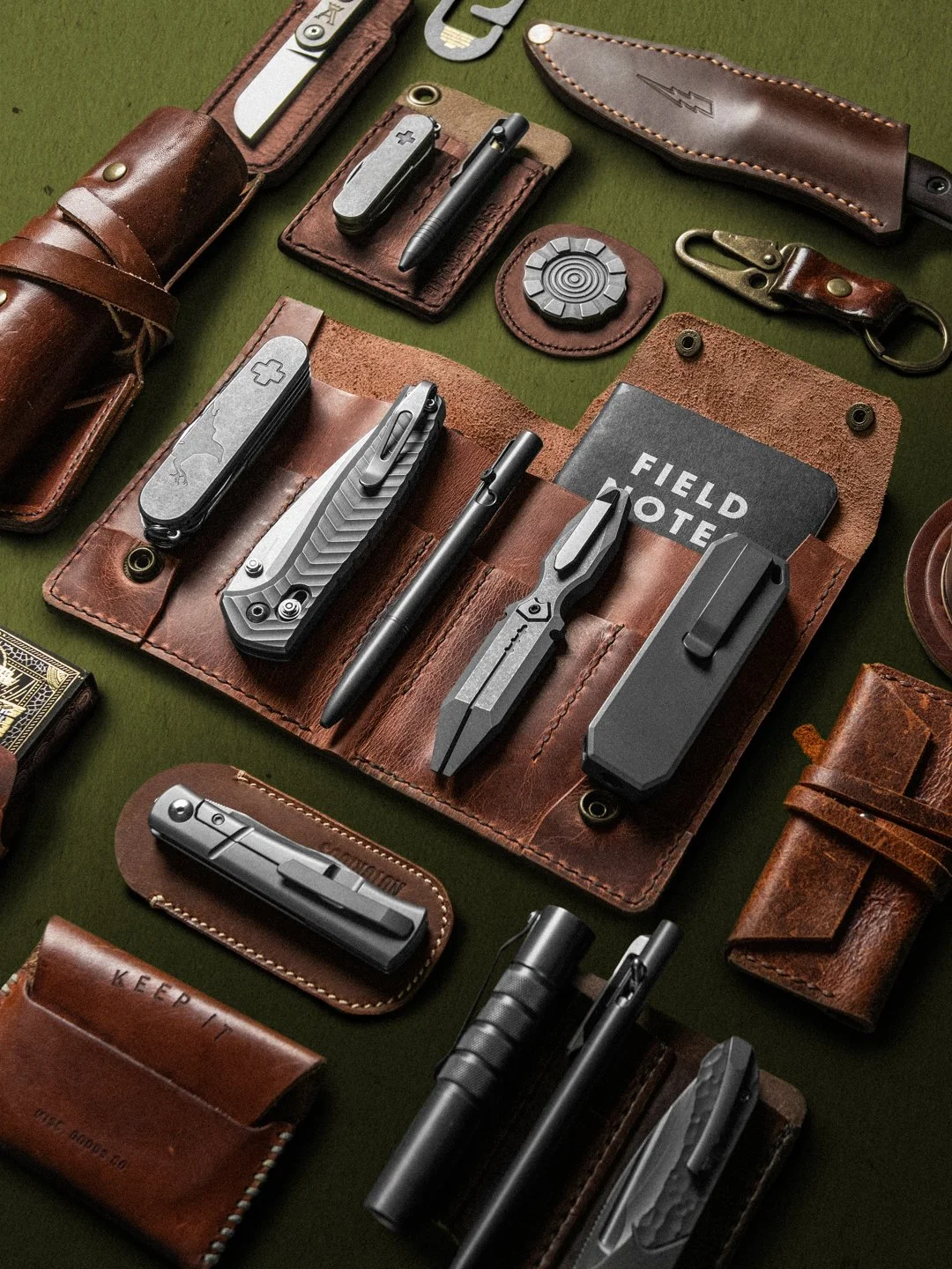 Some titanium, leather and OD green for your viewing pleasure on this Sunday.

I haven&rsquo;t been carrying enough leather caddies and organizers lately, but this definitely makes me want to put them in my pocket again.

Are you team organizer or te