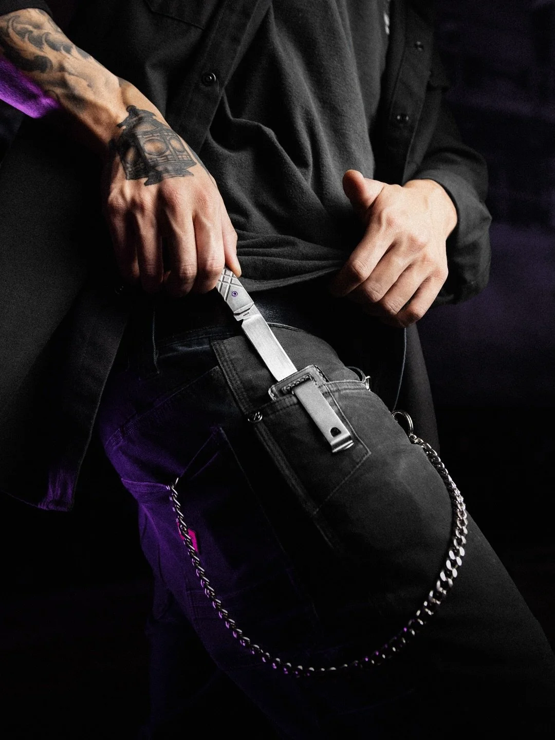 Enter the Pioneer FixEDC from @jackwolfknives !

No one does small EDC fixed blades quite like Jack Wolf Knives and the Pioneer FixEDC is no different: compact, easy to carry but oh so capable!

But what can make or break a fixed blade is the sheath.