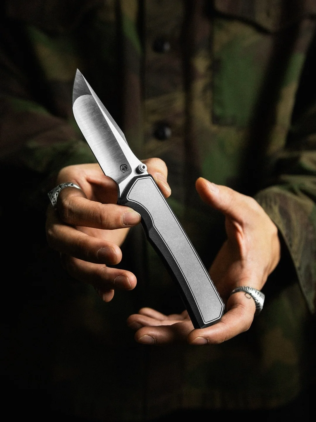 When Ramon asked me to design a knife for @chavesknives I had a few ideas.

I wanted it to be the size of the Redencion Street, one of my all time favorite knives. You&rsquo;ll also find some features that I had realized on the Ryson: the dip on the 
