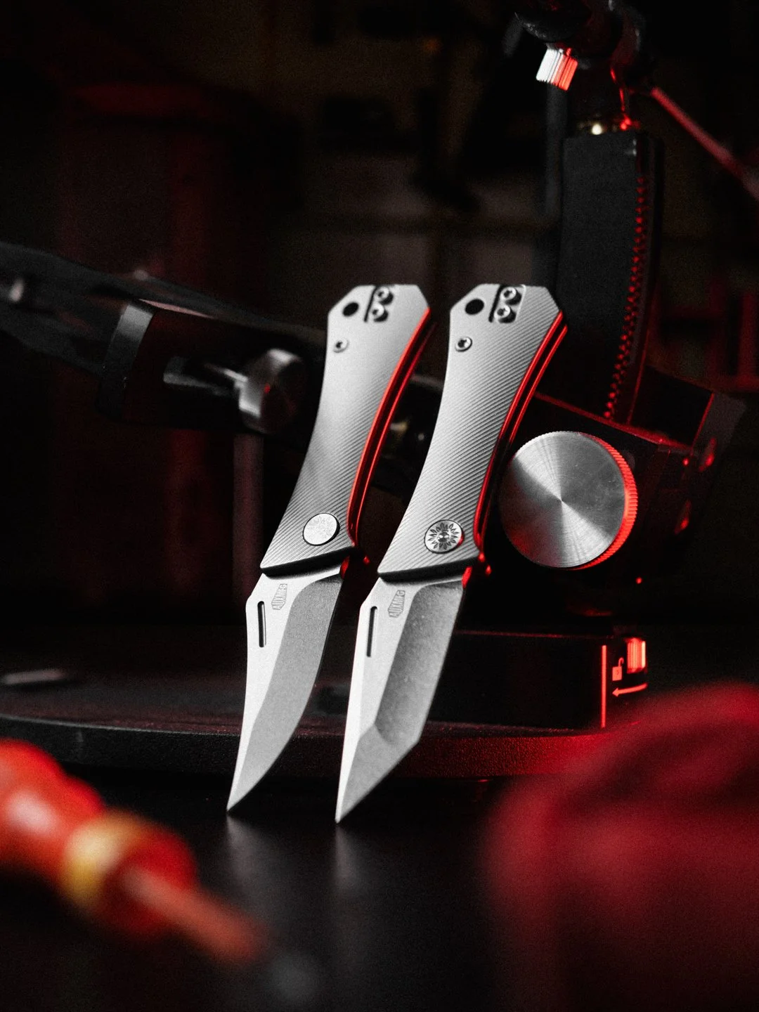The Pocket Bowie from @auxiliarymanufacturing is one of the most recognizable knives out there and is now available as a full ti slip joint! 

You heard that right! The newest member of the Aux Mfg family is a smaller non locking version, which makes