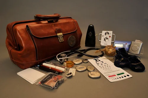 Open Old Fashioned Doctors Bag 120+ Leather Medical Bag Stock Photos, Pictures Royalty-Free Images  IStock