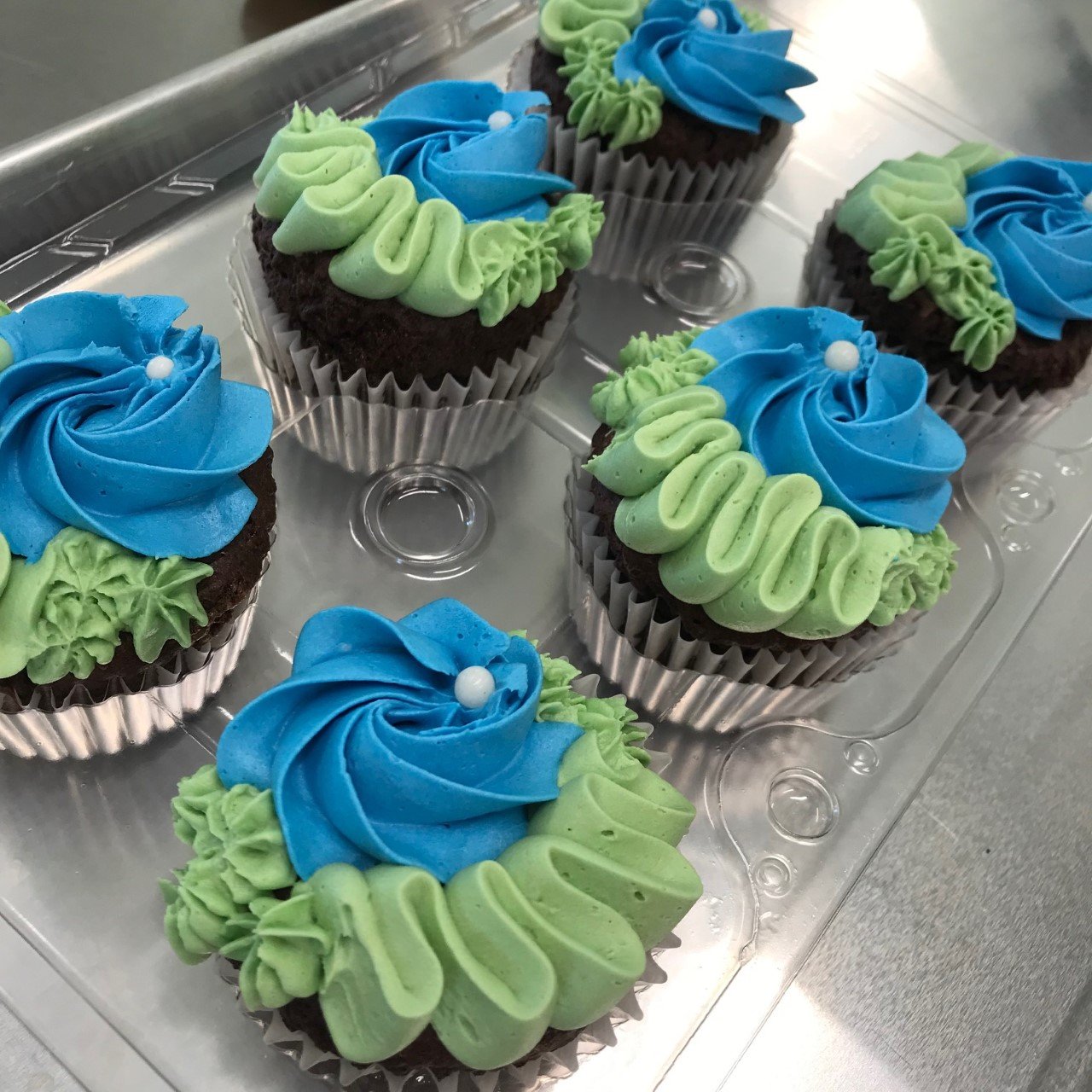 blue and green themed cupcakes