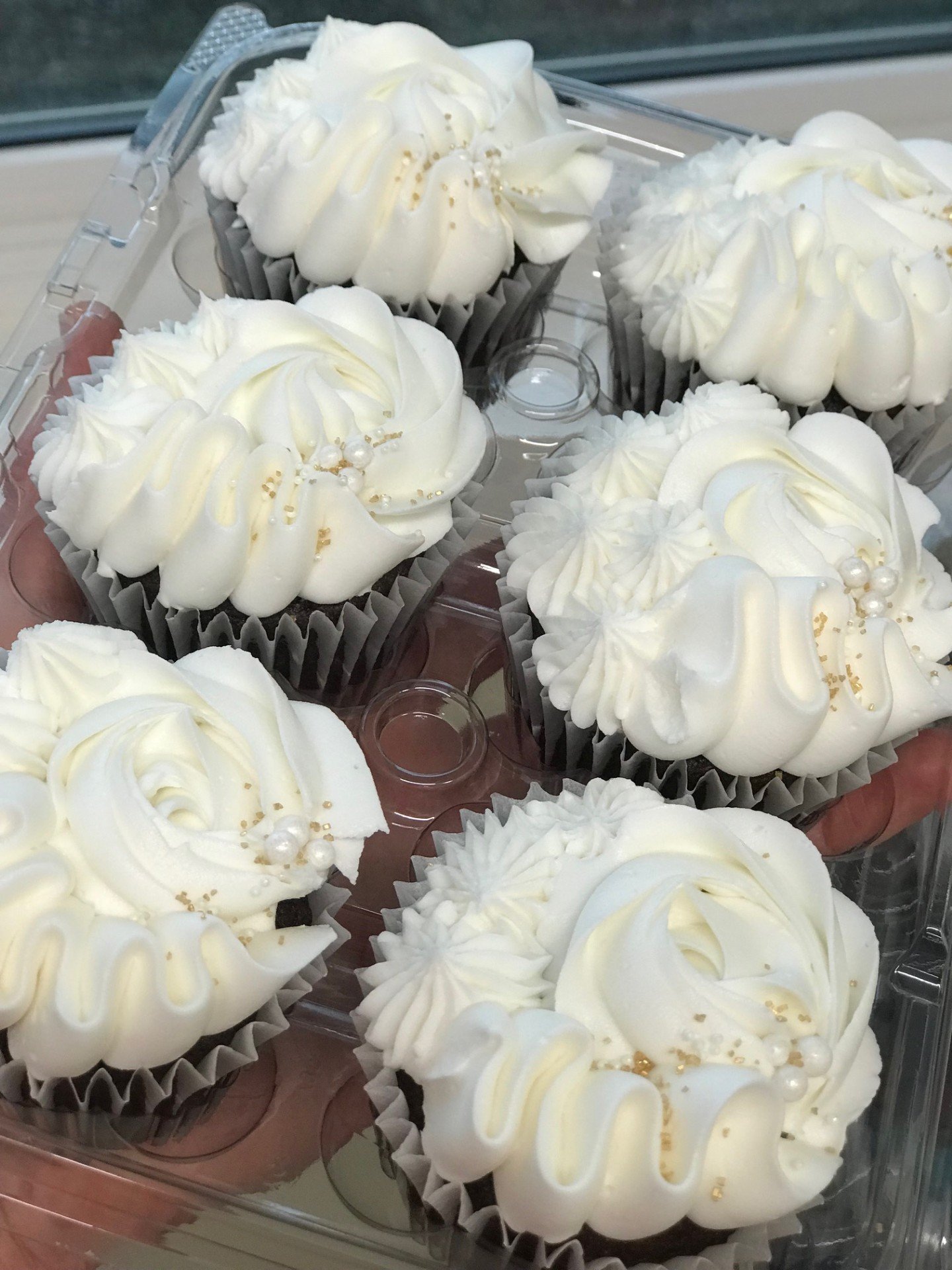 White and gold wedding cupcakes