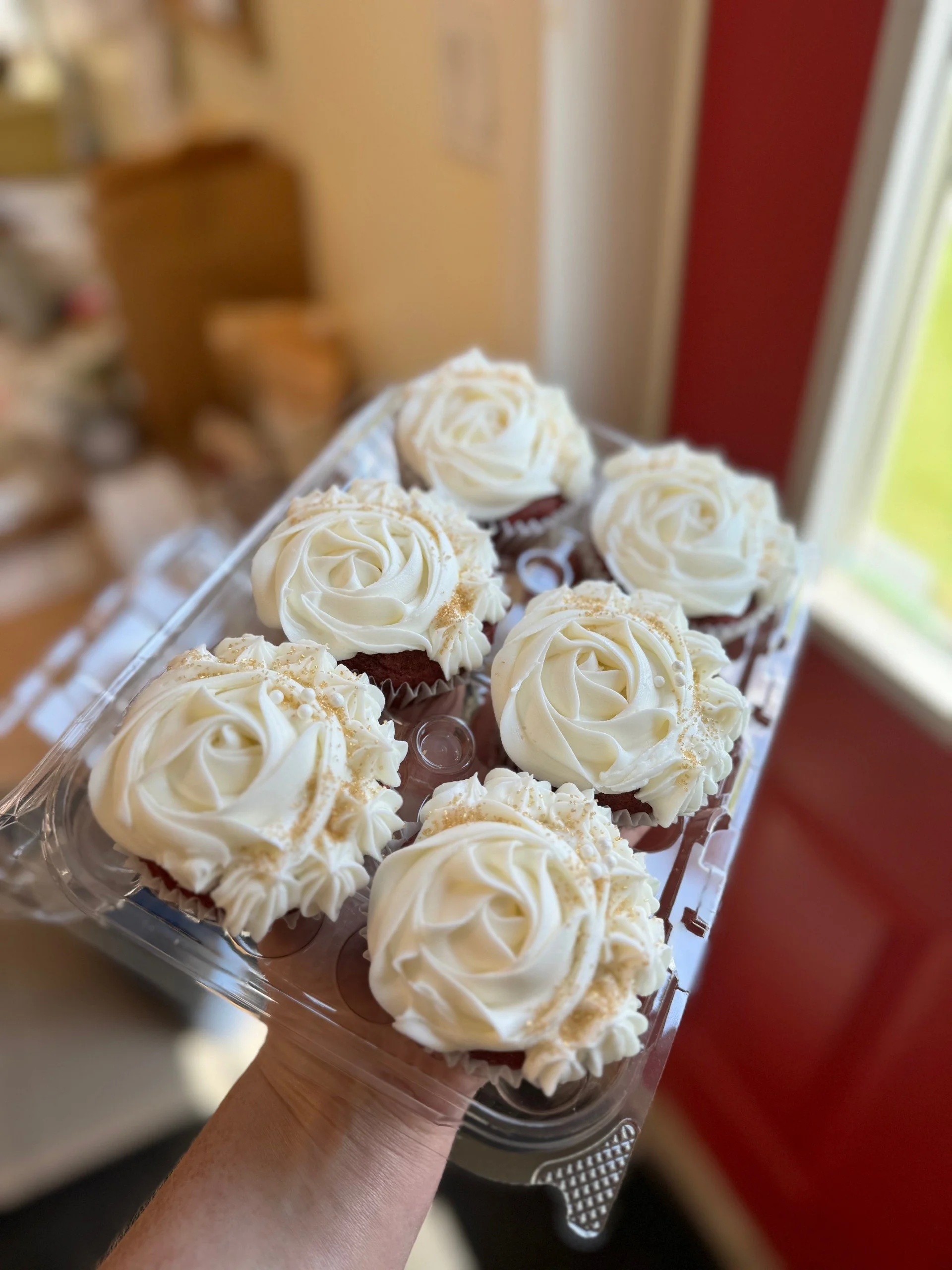 white wedding cupcakes