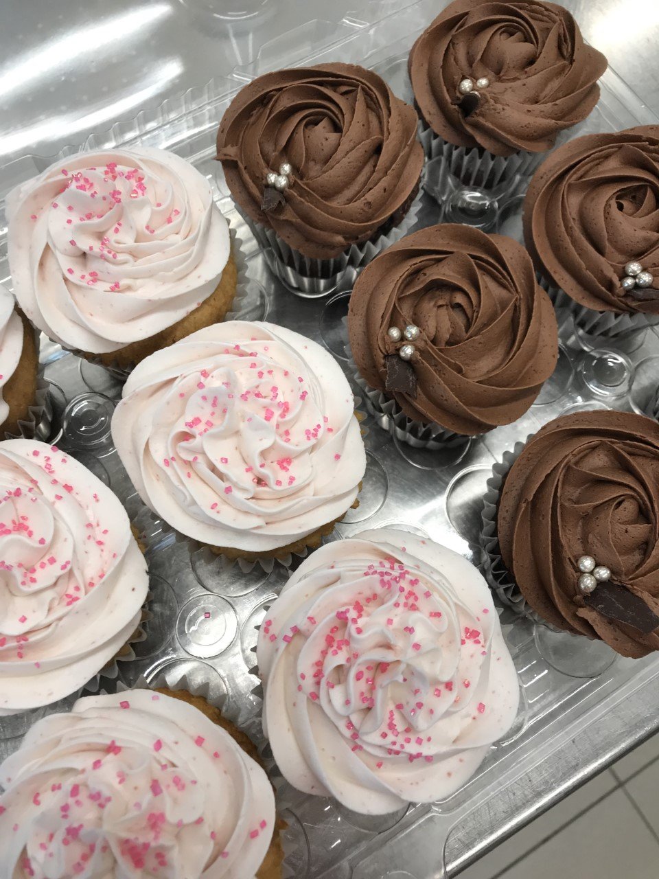 mixed cupcake packs, vanilla and chocolate