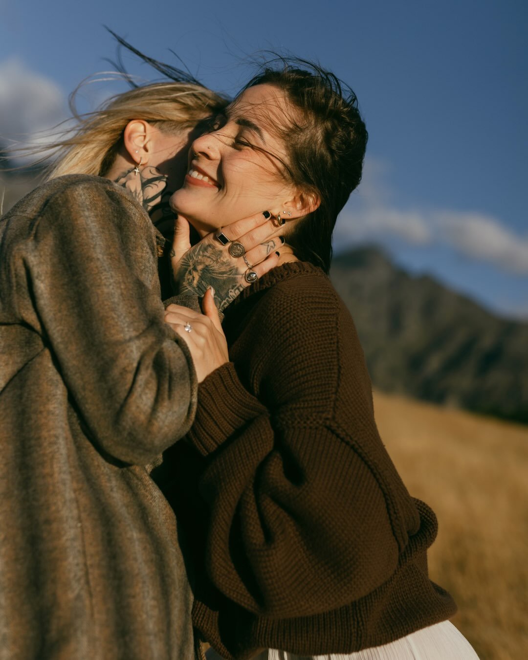Kris &amp; Iz in the golden sun earlier this year 🌞 

~ 

#queenstowncouplesession #queenstownphotographer #queenstownengagementsession #queenstownproposalphotographer