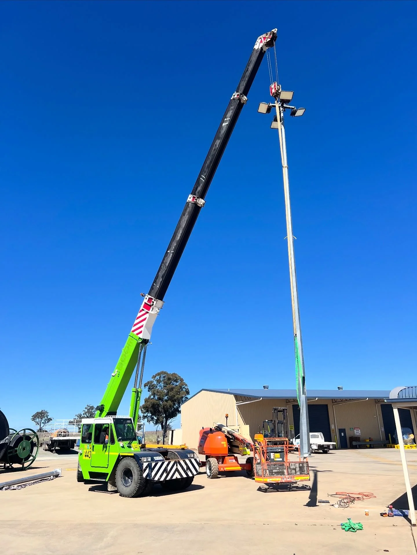 ⚡ Grounded Electrical back in Parkes for a returning client Western Freight Management who continues to put their trust in us. This time, our team replaced a 9-metre lighting and CCTV pole &mdash; carefully planned and executed to ensure everything w