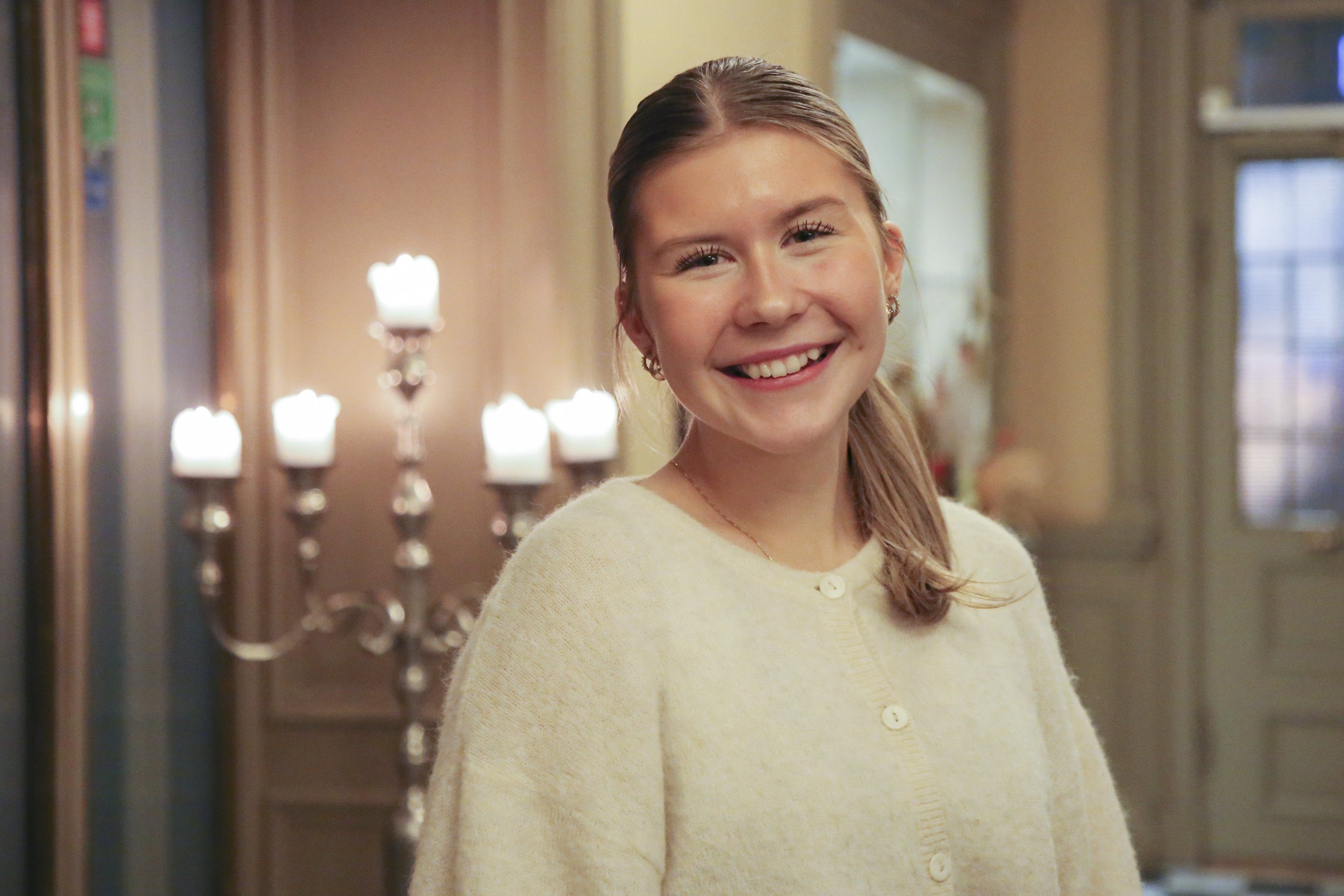 Tess kämpar sig tillbaka efter hjärnskadan– nu dags att sjunga för publik igen