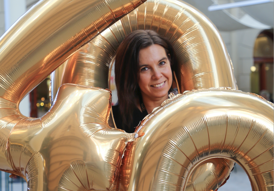 Caroline tar 400-åringen in i framtiden