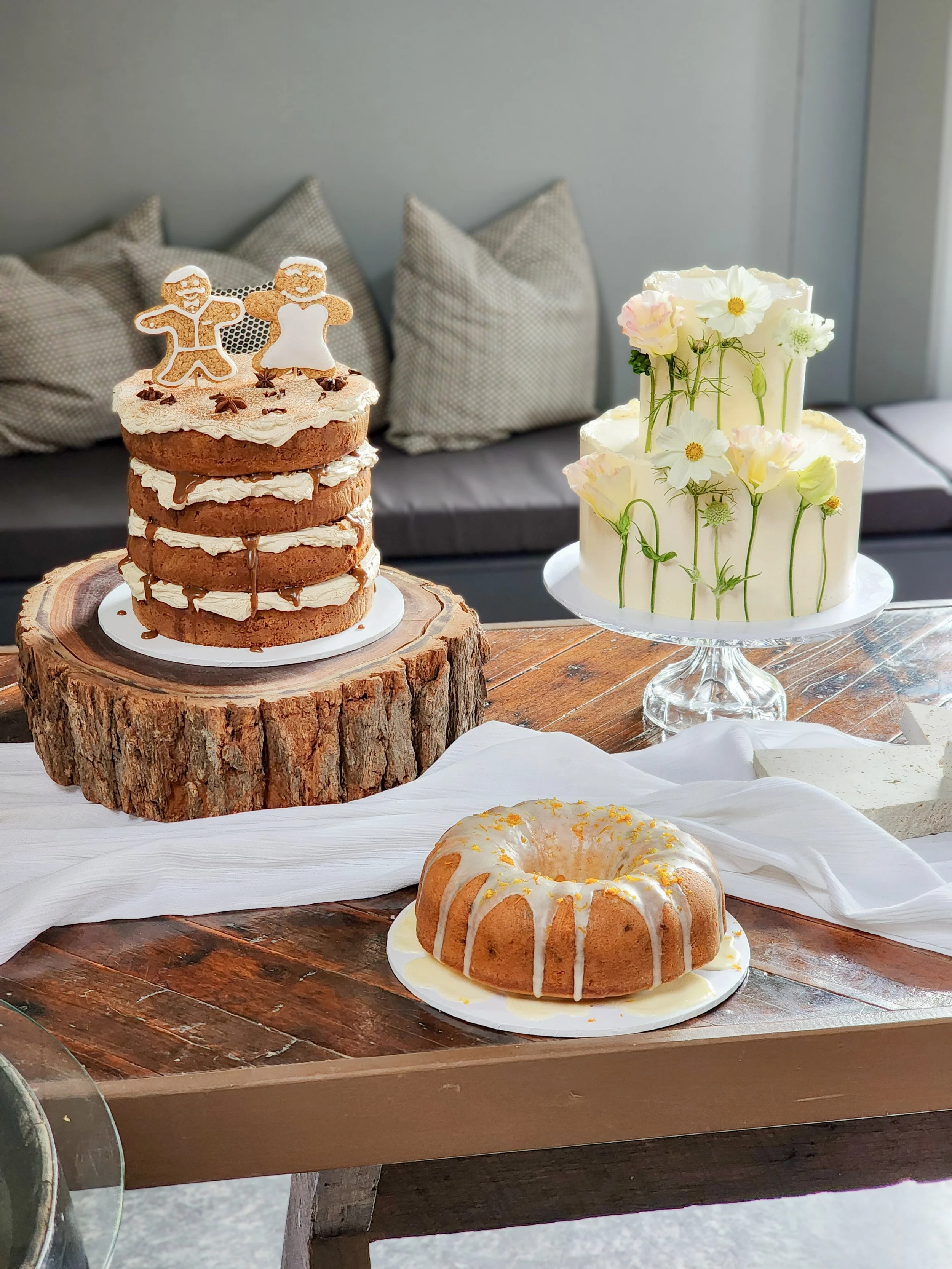 A Christmas-Inspired Wedding Cake Medley at The Woodhouse, Wollombi