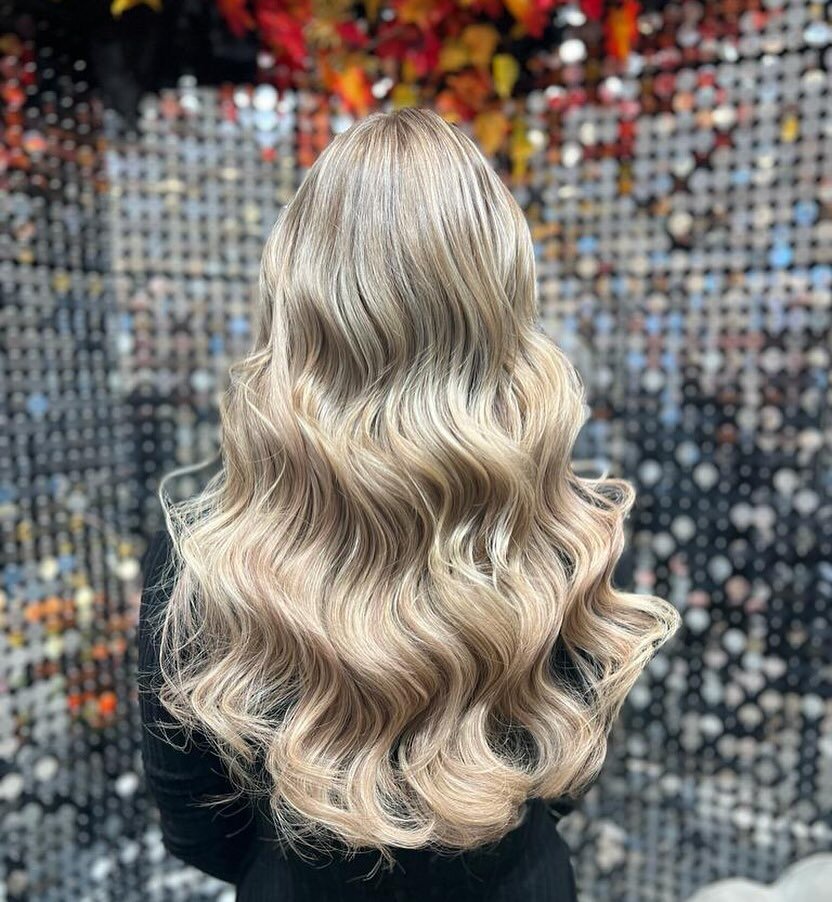 How GLAM are these waves by Katie?? 

We are in love 🥰 

Katie is in salon every Thursday and Saturday.