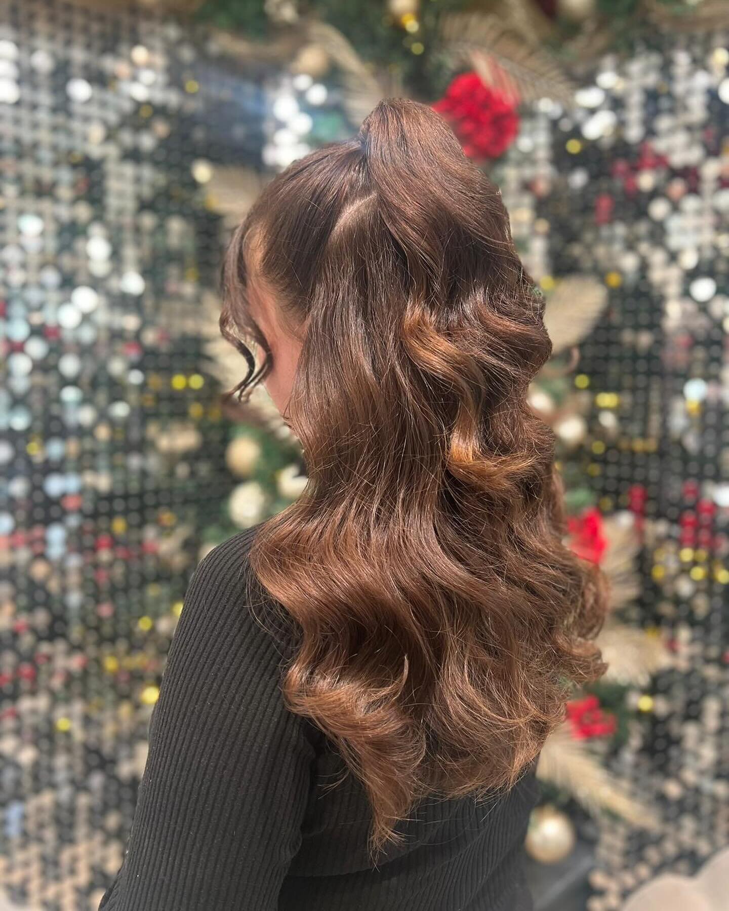 We&rsquo;re loving this half-up style. So cute🥰 

Styled by Katie. 

Katie is available on Thursdays and Saturdays 💫