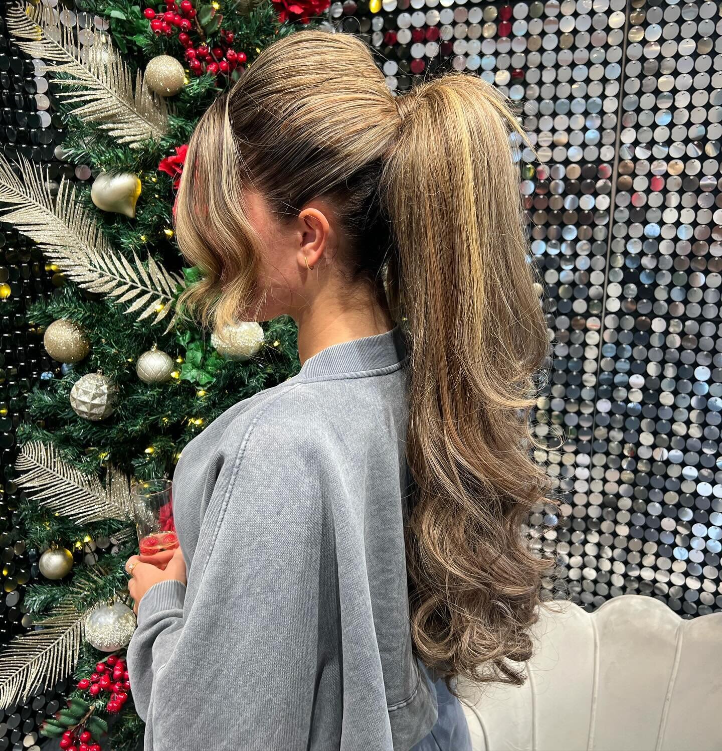 How unreal is this ponytail 😍 Real life Rapunzel 😍😍 

Styled by Anderson.