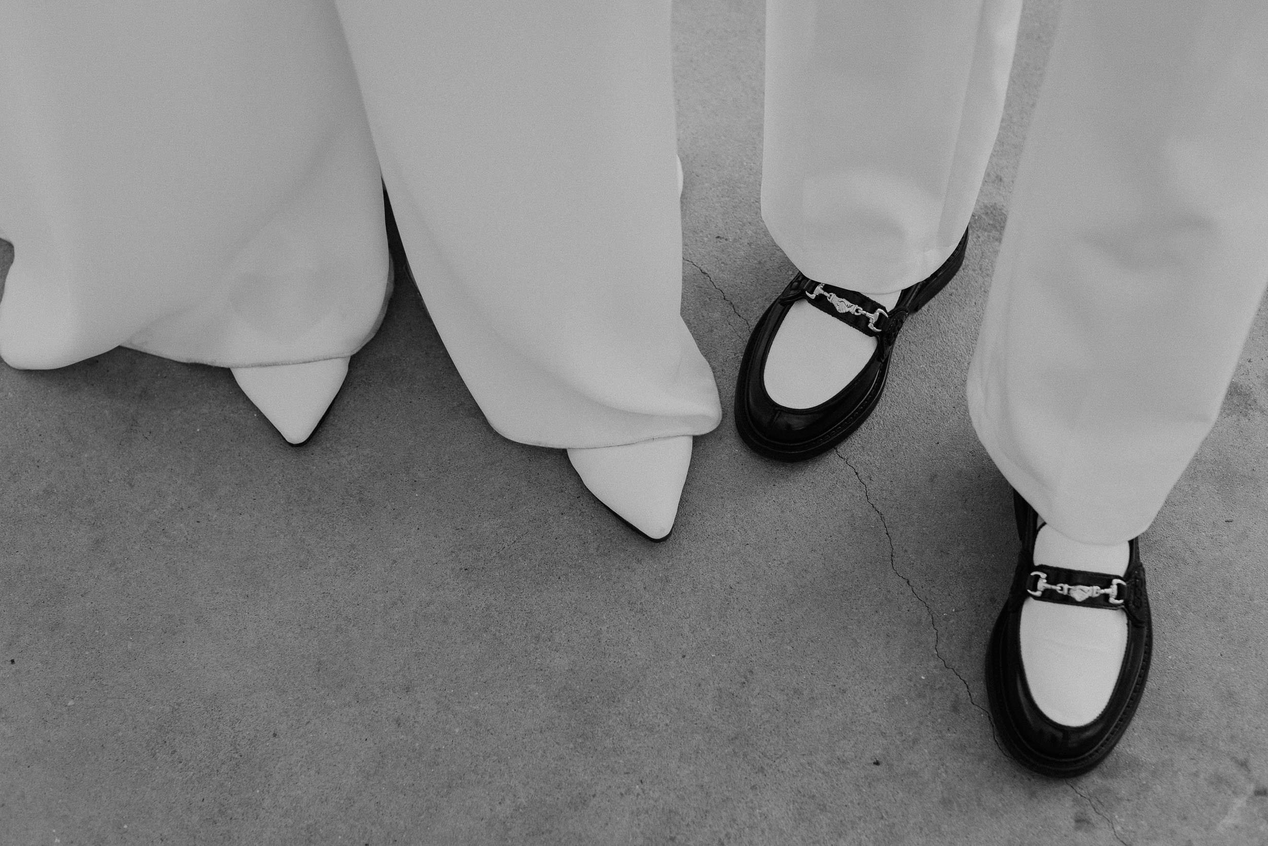 Schoenen van lhbti bruidspaar bij Haags Hoog in Den Haag