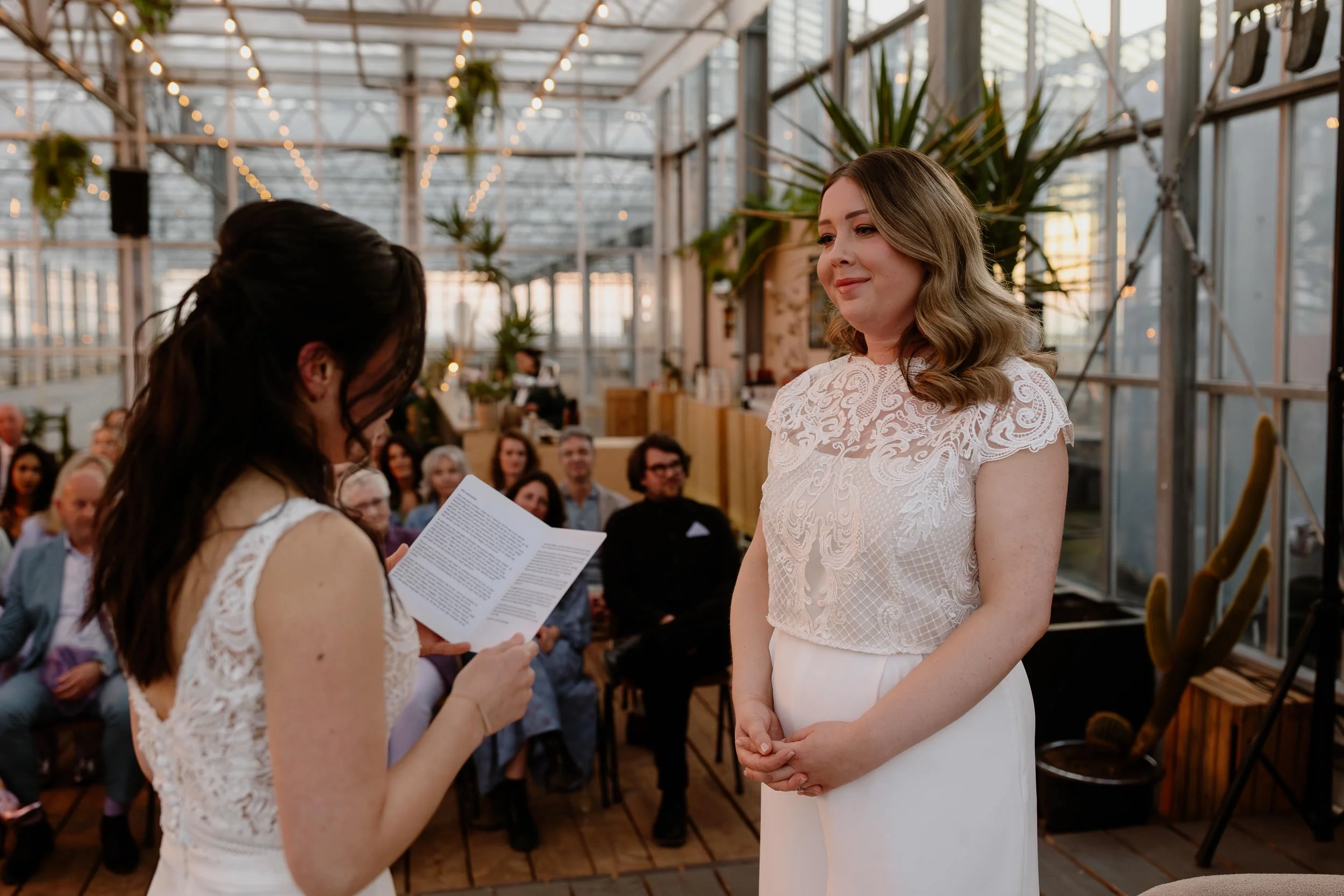 Geloften op lhbti bruiloft bij Haags Hoog, Den Haag