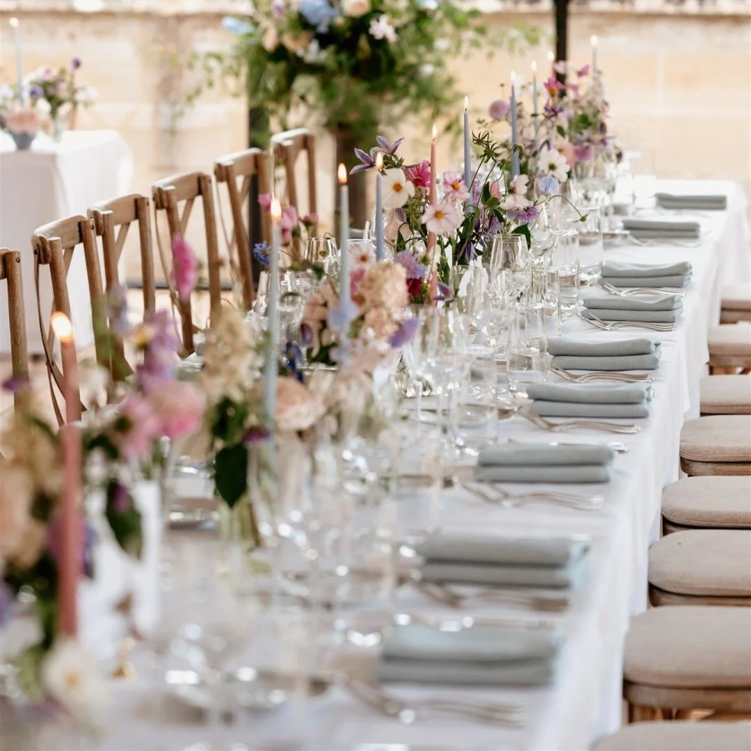 It's always a joy working at @sudeleycastleweddings and cannot wait to be back here this summer creating more magic for our wonderful couples. Throwing it back to last summer for R&amp;D's wedding full of spring blooms. 

Photo @lauramarthaphotograph