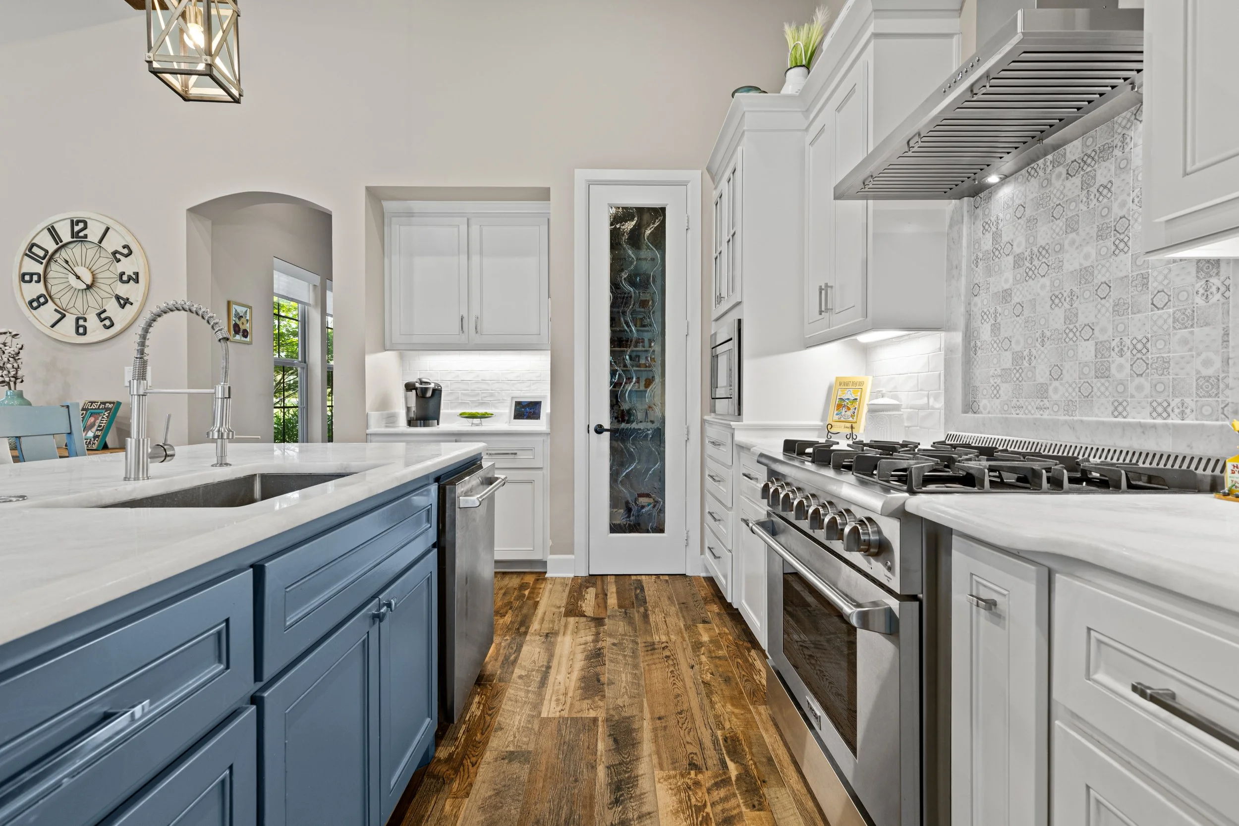 5 4022 Hidden Hills Cir -kitchen middle 26.jpg