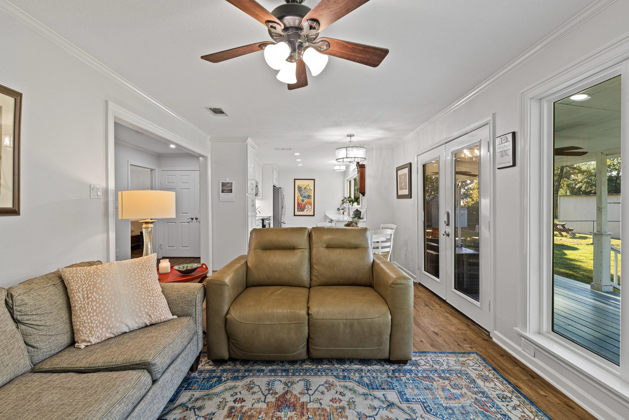 LIVING ROOM - NF 47 Lake Cherokee-40.jpg