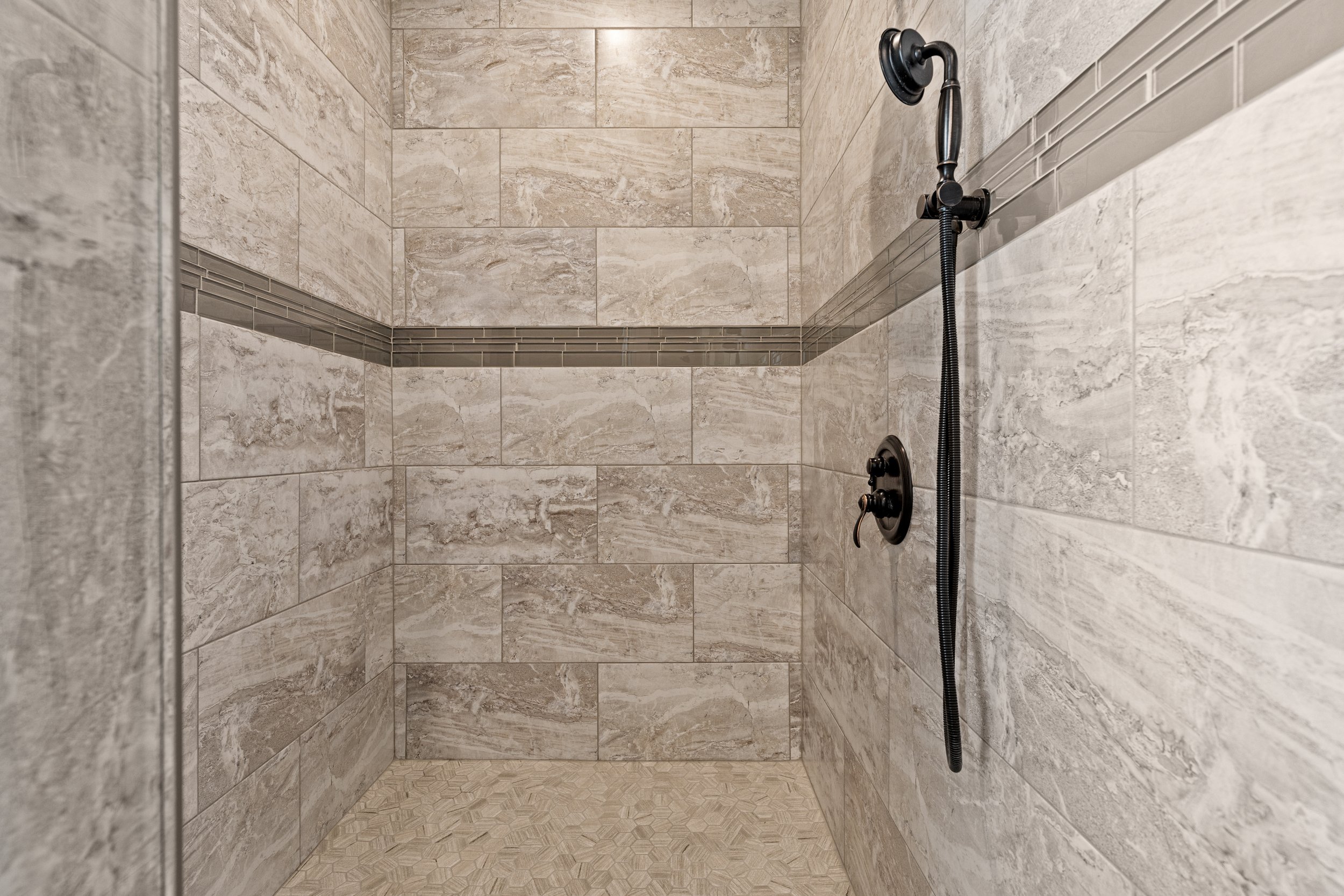 35 4022 Hidden Hills Cir -guest bath shower 53.jpg