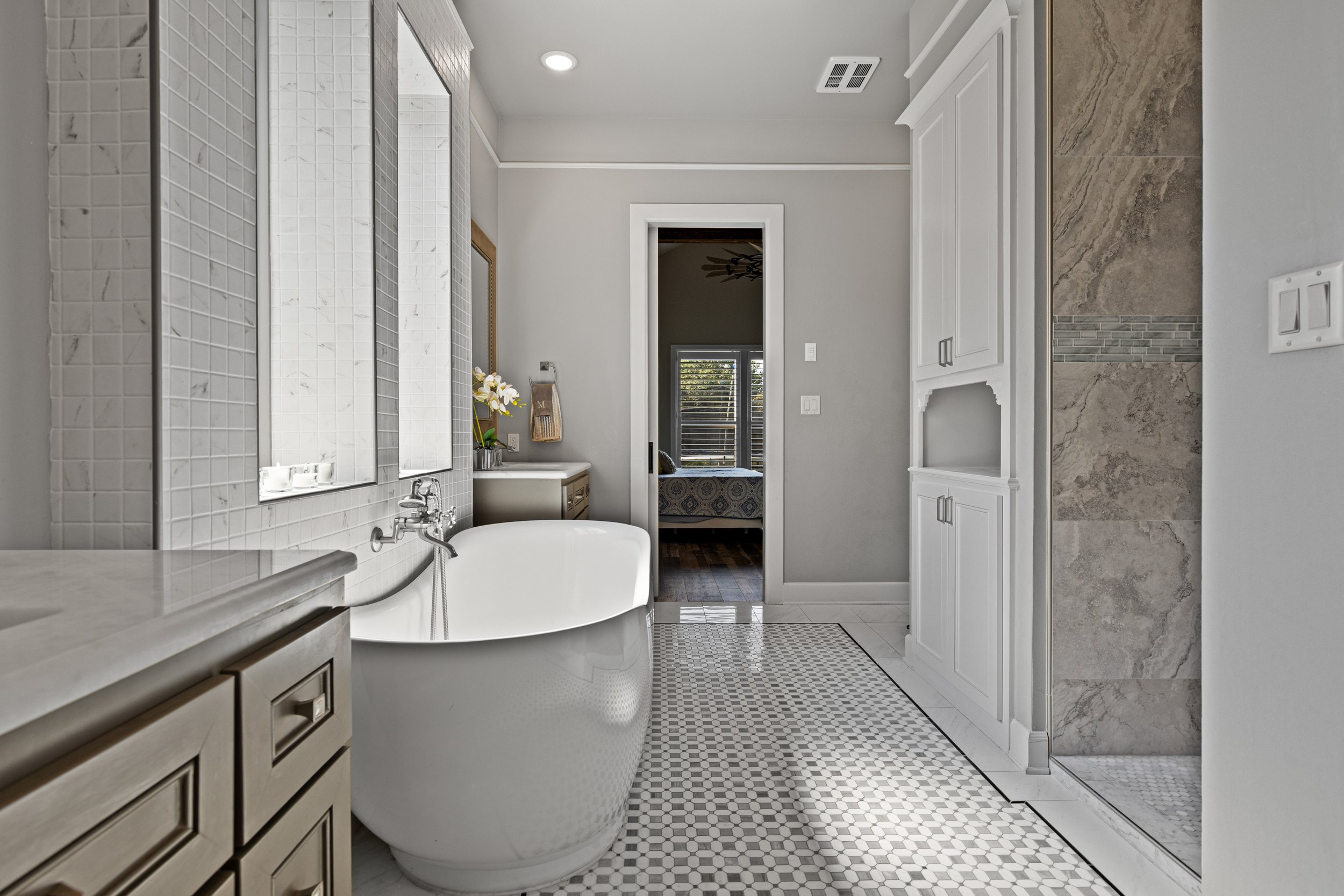 24 4022 Hidden Hills Cir -primary bath 41.jpg