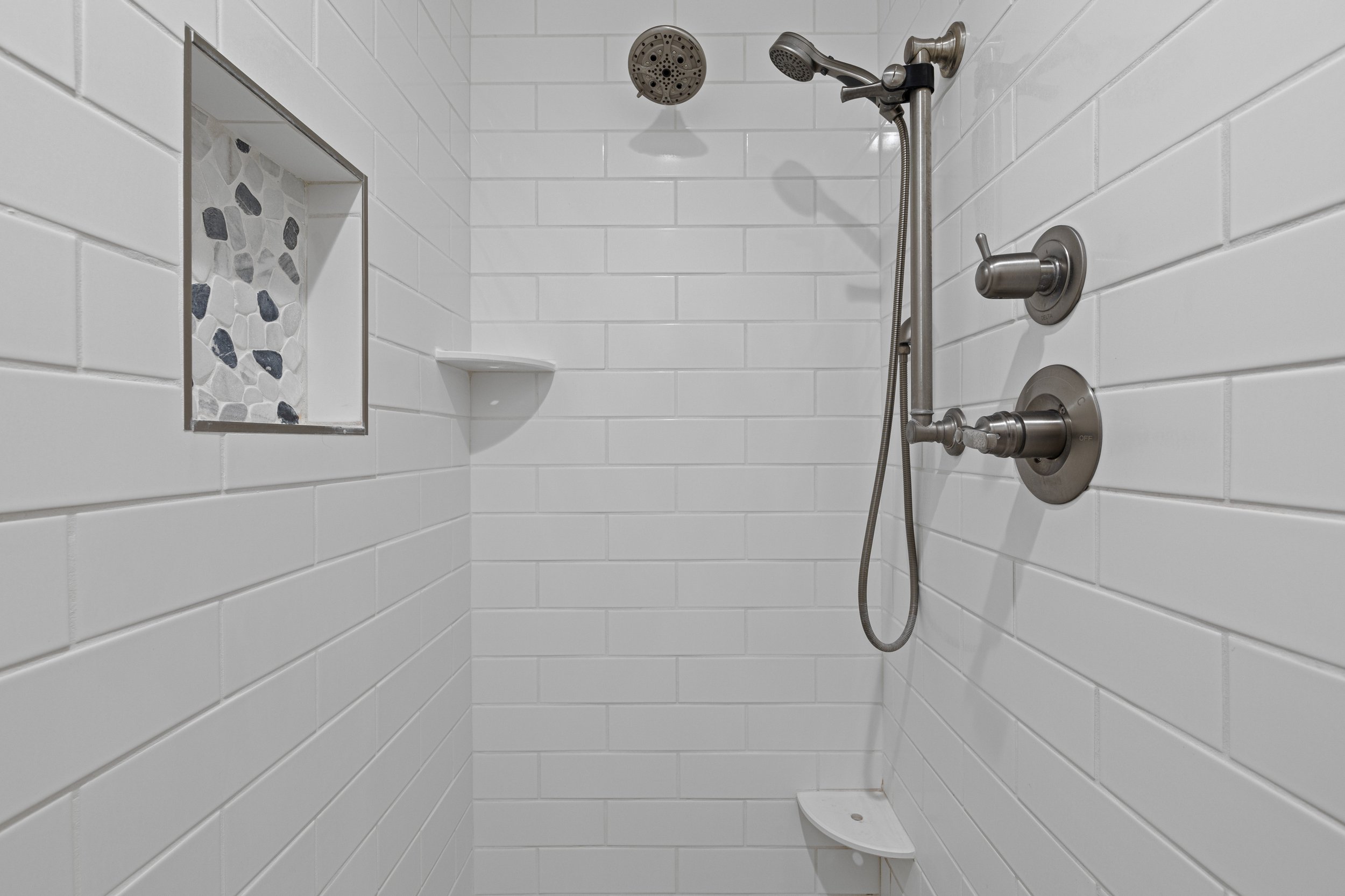 MASTER BATH - NF 47 Lake Cherokee-56.jpg