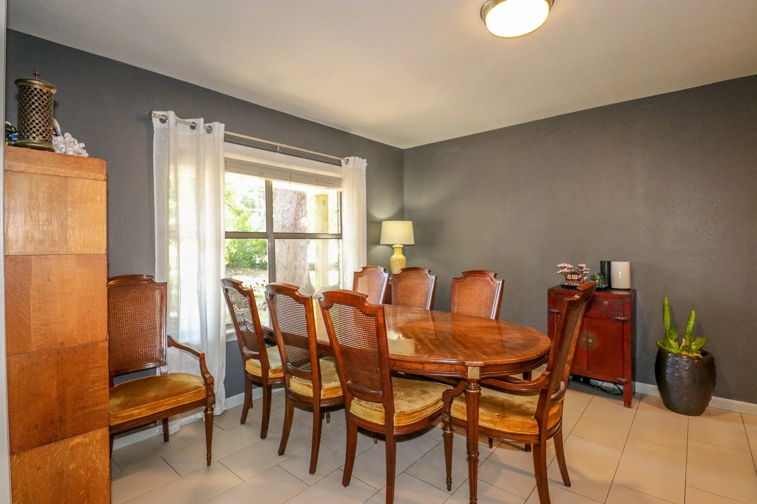 Dining Room - 395 Delmora- IMG_4503.jpg