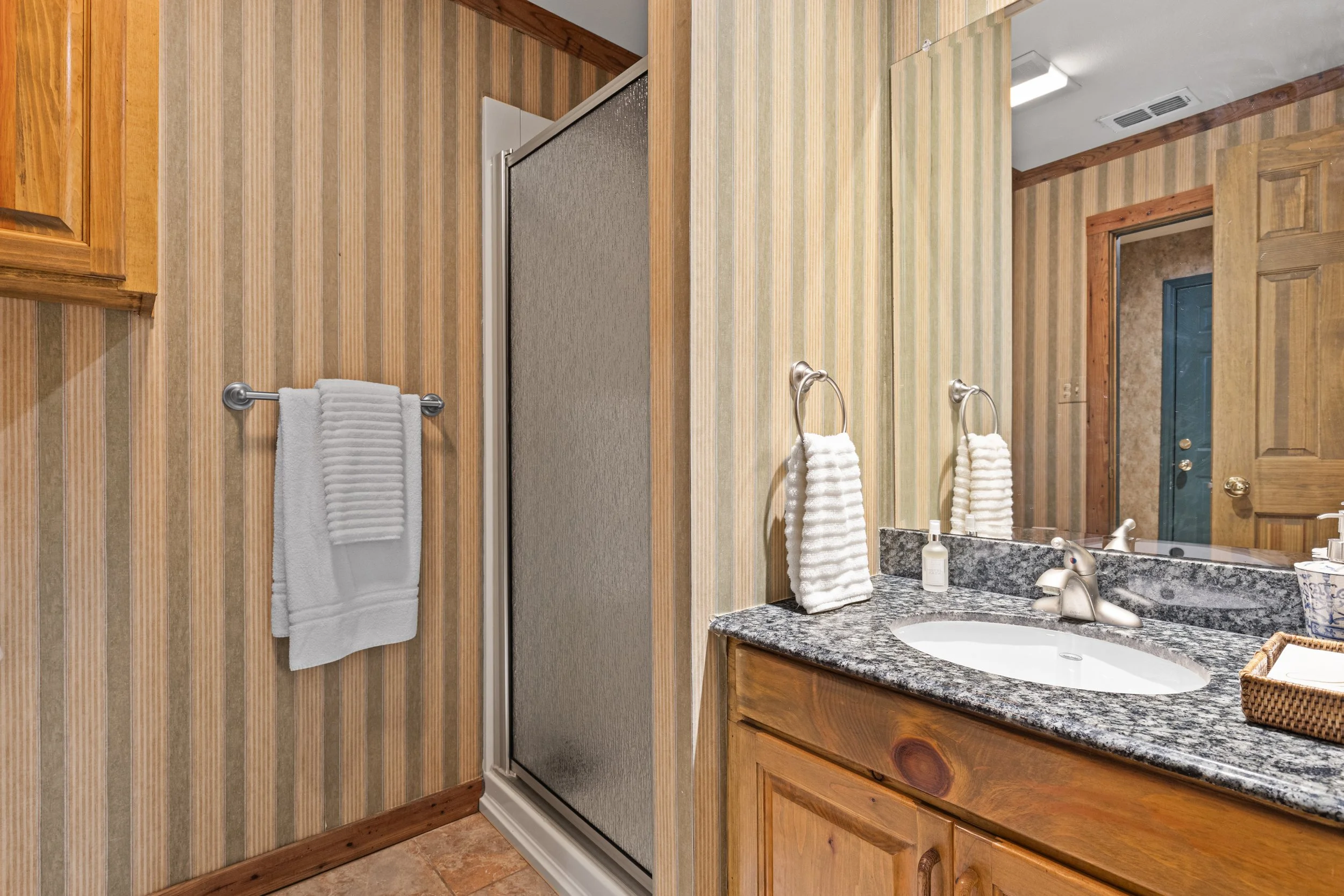 BATH (BUNK) - ST 48 Lake Cherokee-62.jpg