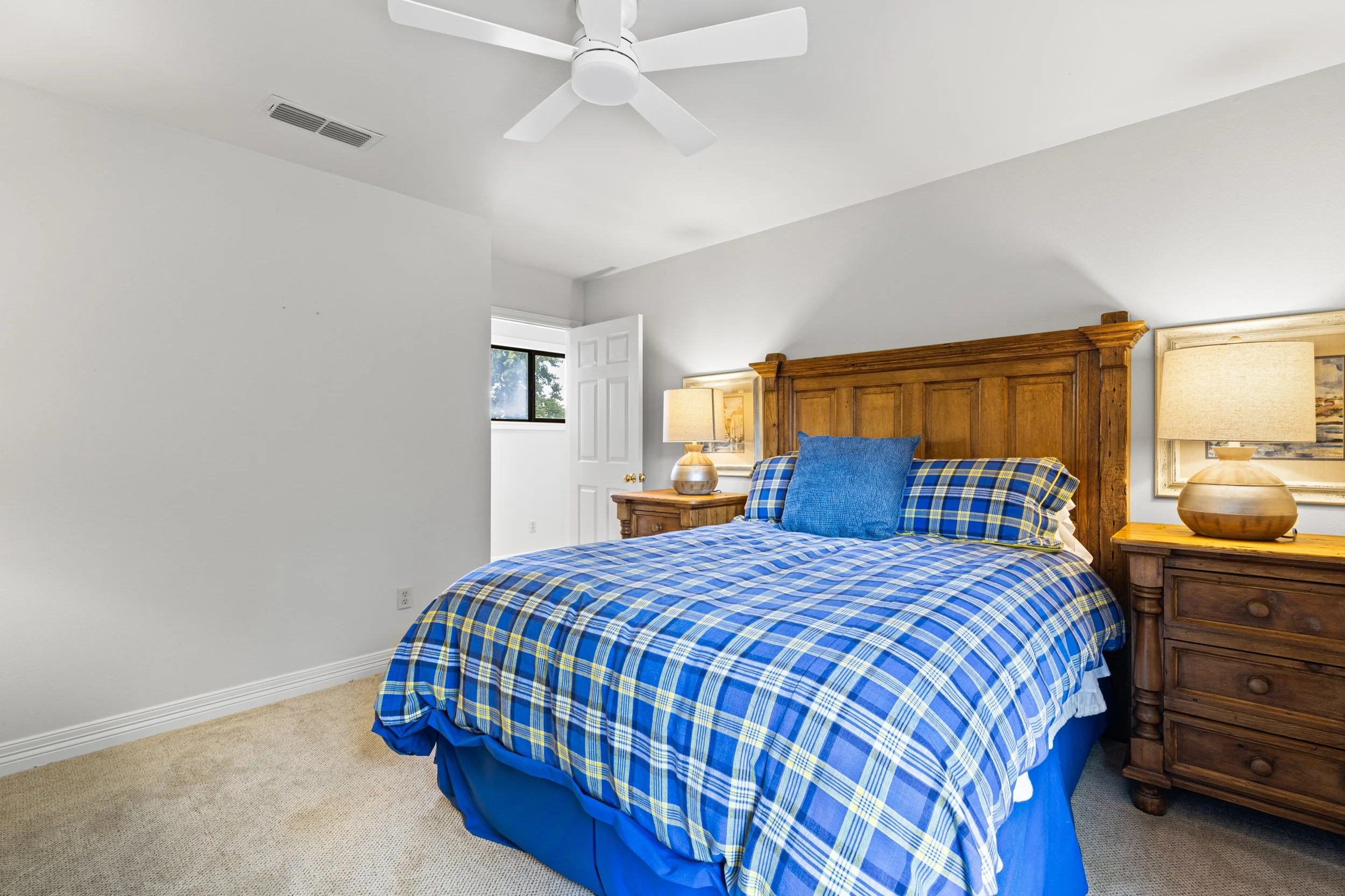 GUEST BED (2) - ST 48 Lake Cherokee-76.jpg