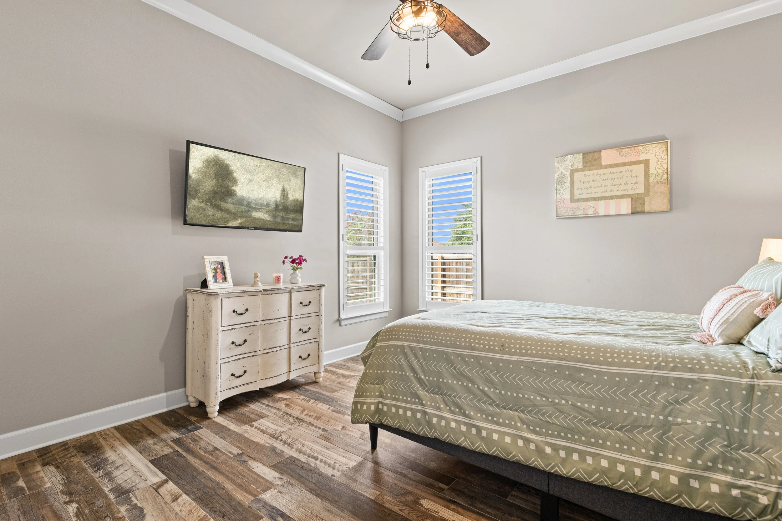 37 4022 Hidden Hills Cir -guest New TV Pictures-4.jpg