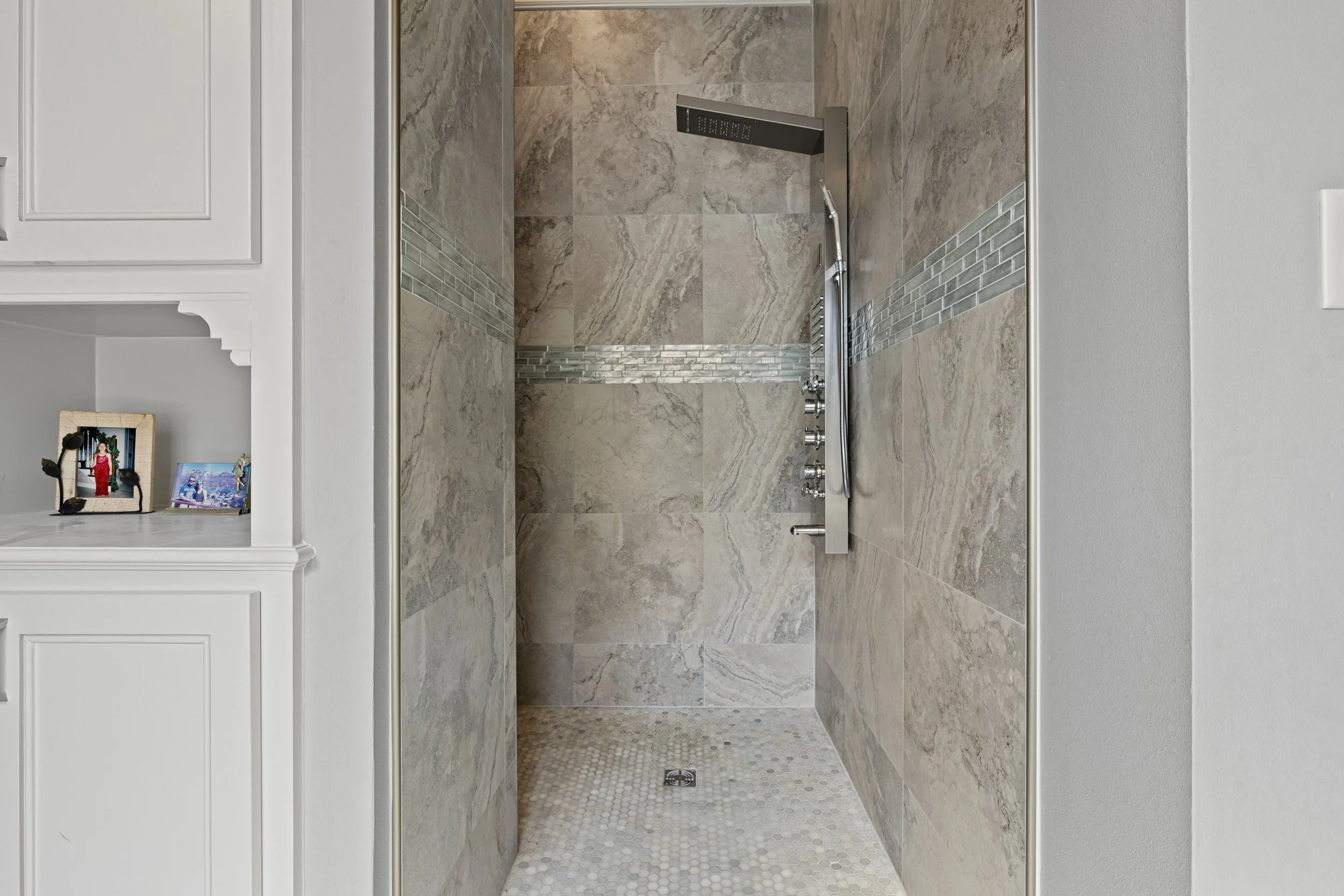 24 4022 Hidden Hills Cir -primary shower 40.jpg
