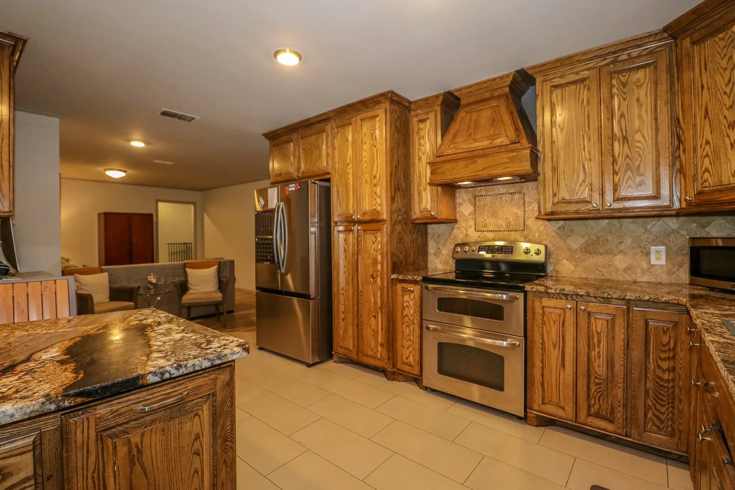 Kitchen - 395 Delmora- IMG_4518.jpg