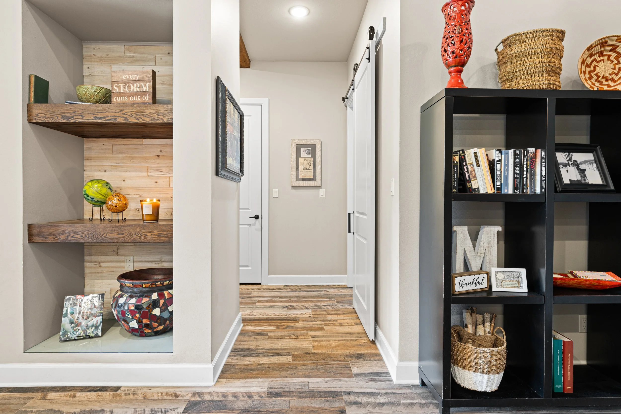 31 4022 Hidden Hills Cir -hallway 48.jpg