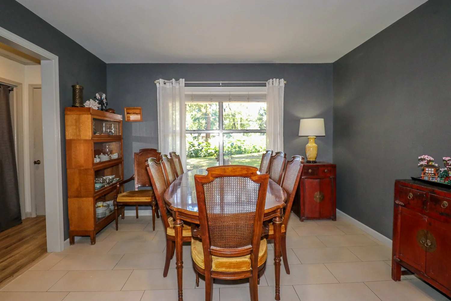 Dining Room - 395 Delmora- IMG_4504.jpg