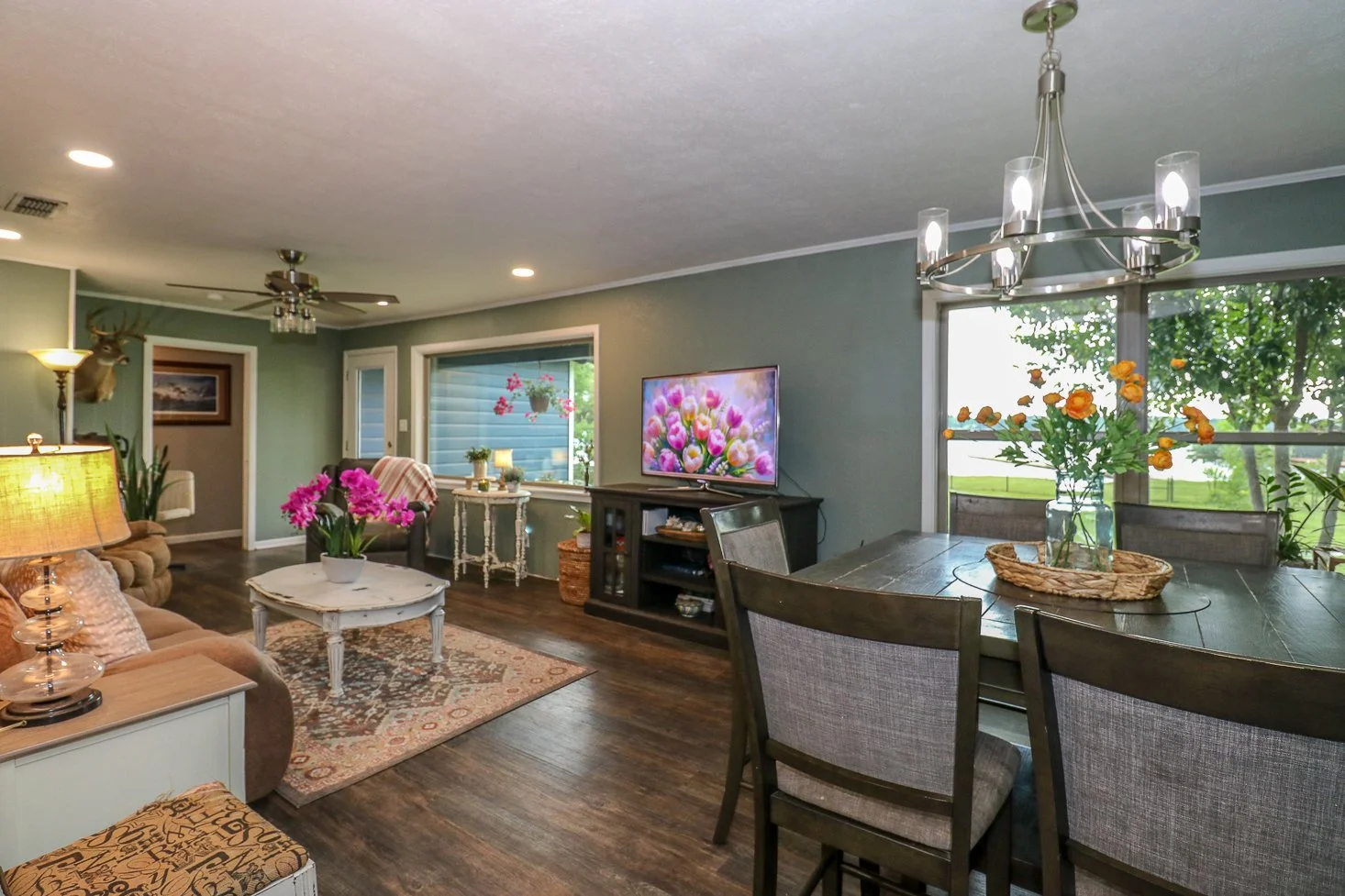 NR 17 Lake Cherokee - Dining and Living- IMG_4313.jpg