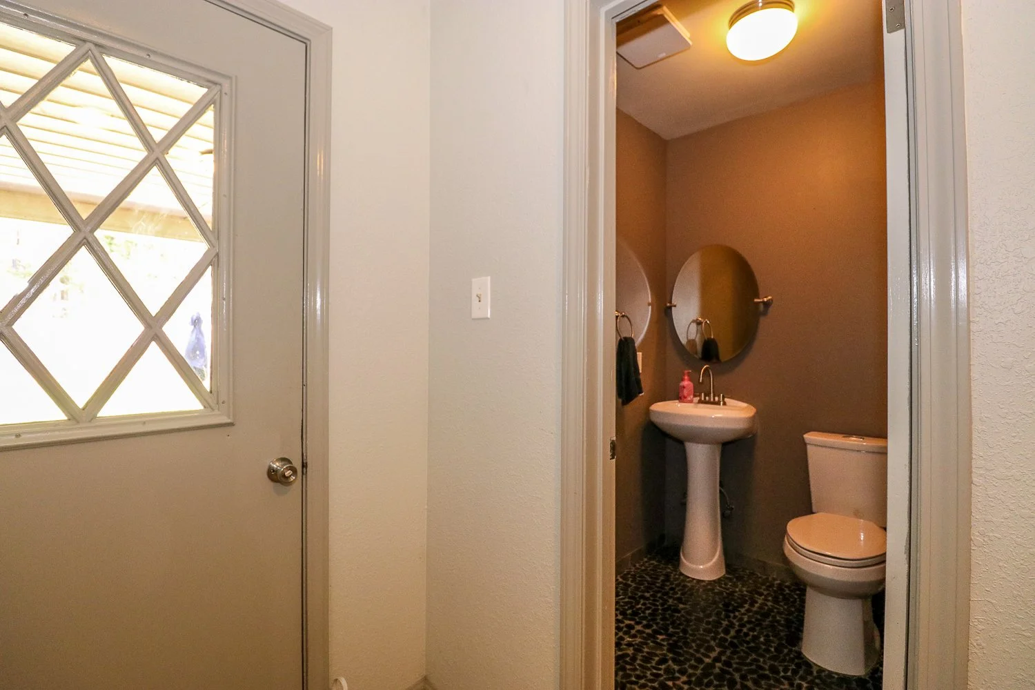 Powder Bath - 395 Delmora- IMG_4552.jpg