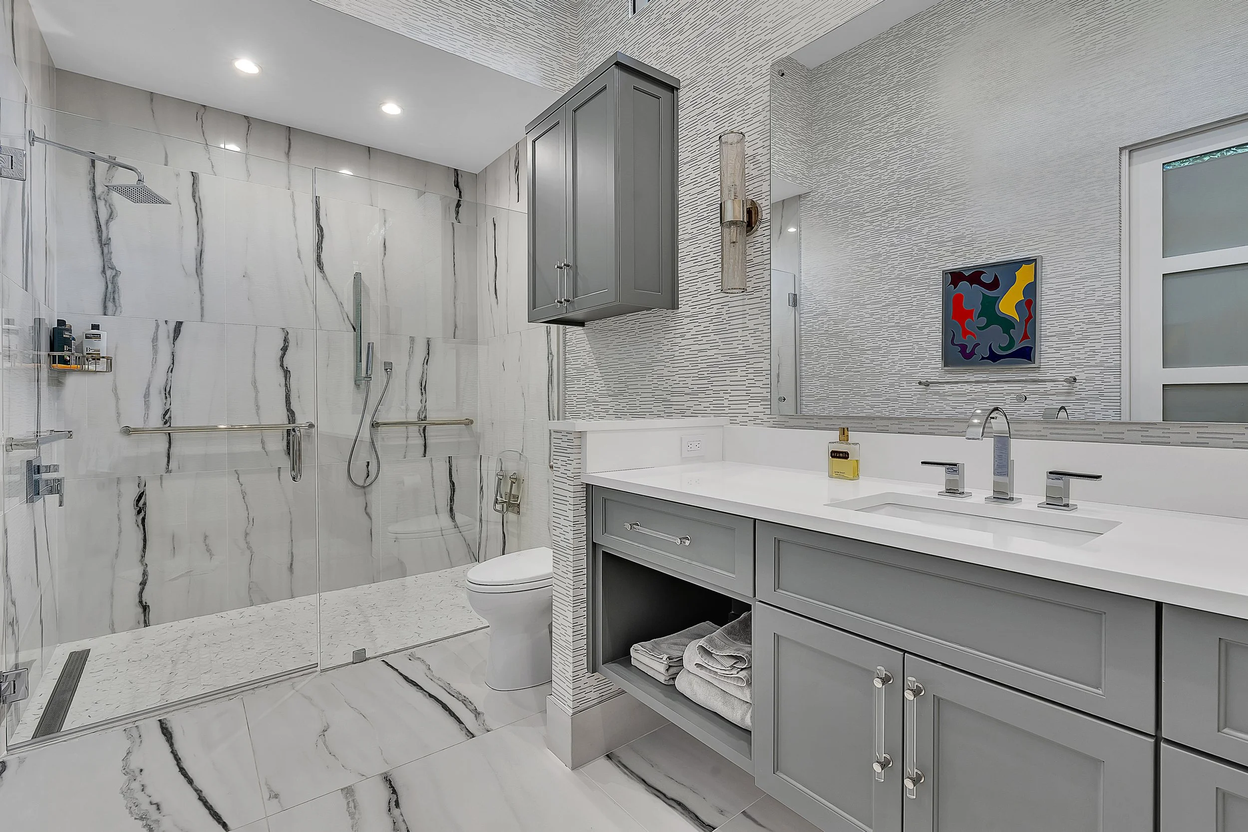 GUEST BATH 3 downstairs.jpg