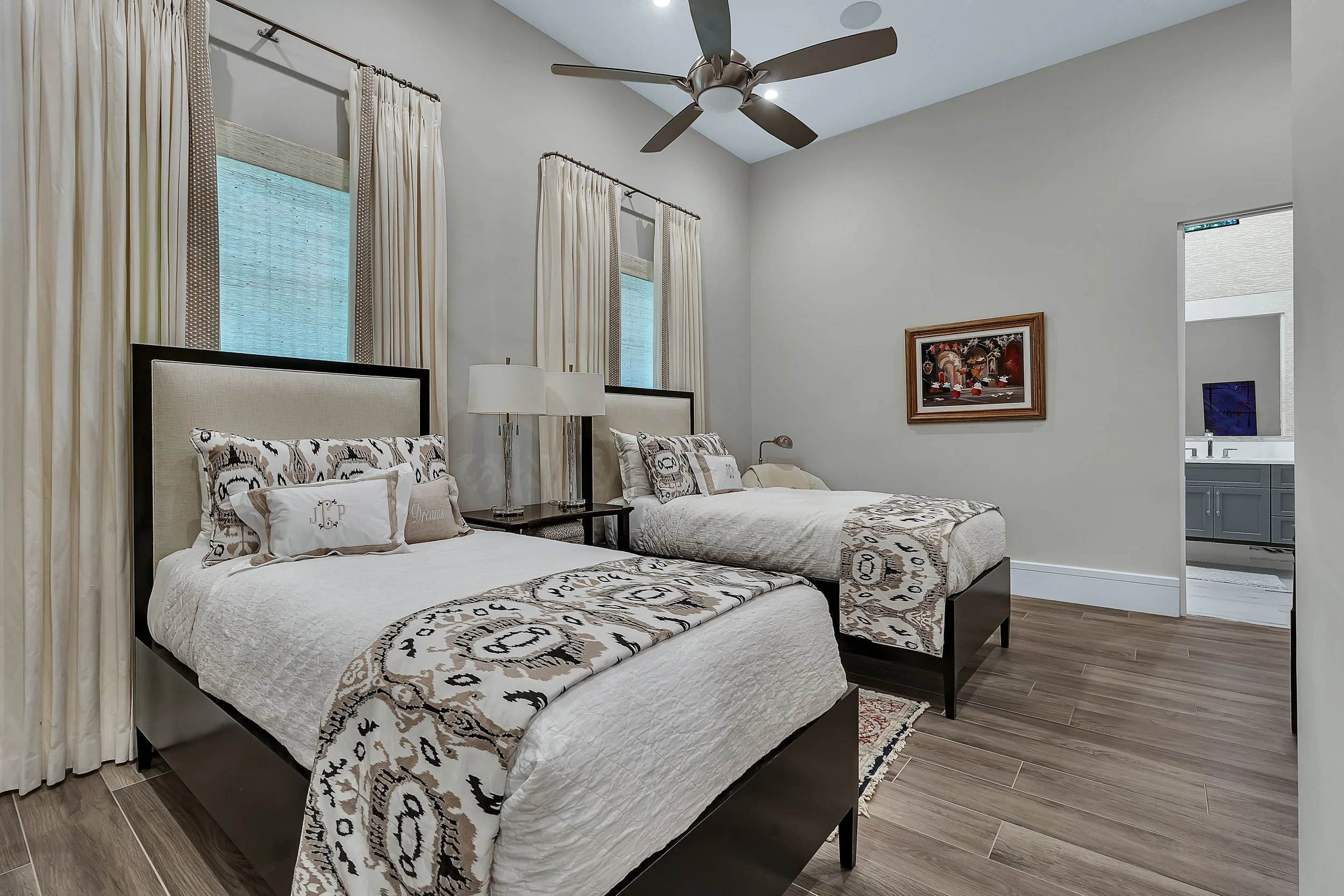 GUEST BED 3 downstairs.jpg