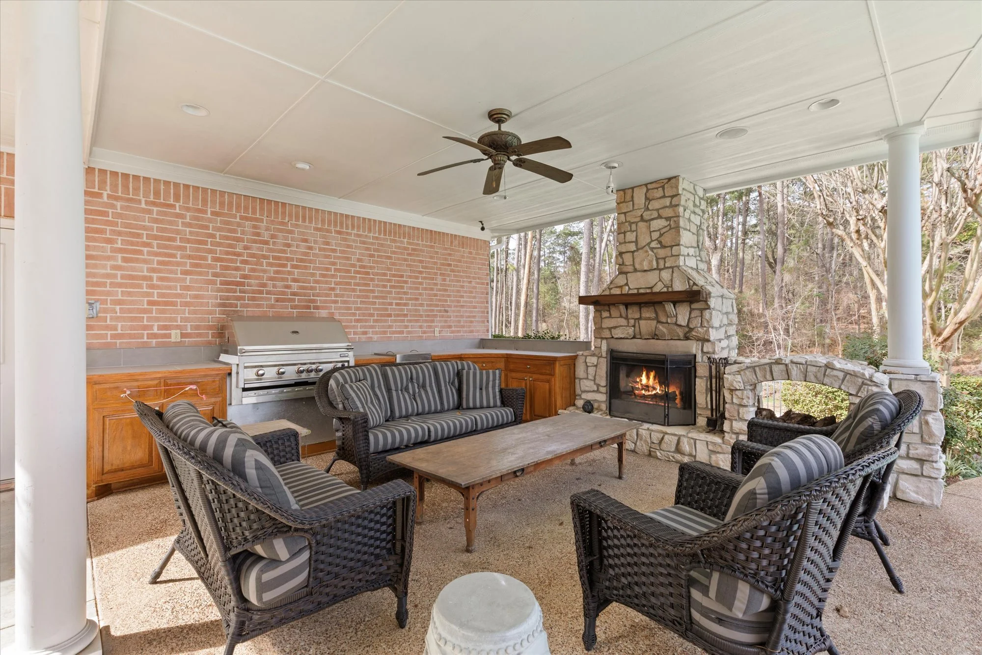 Outdoor kitchen 2.jpg