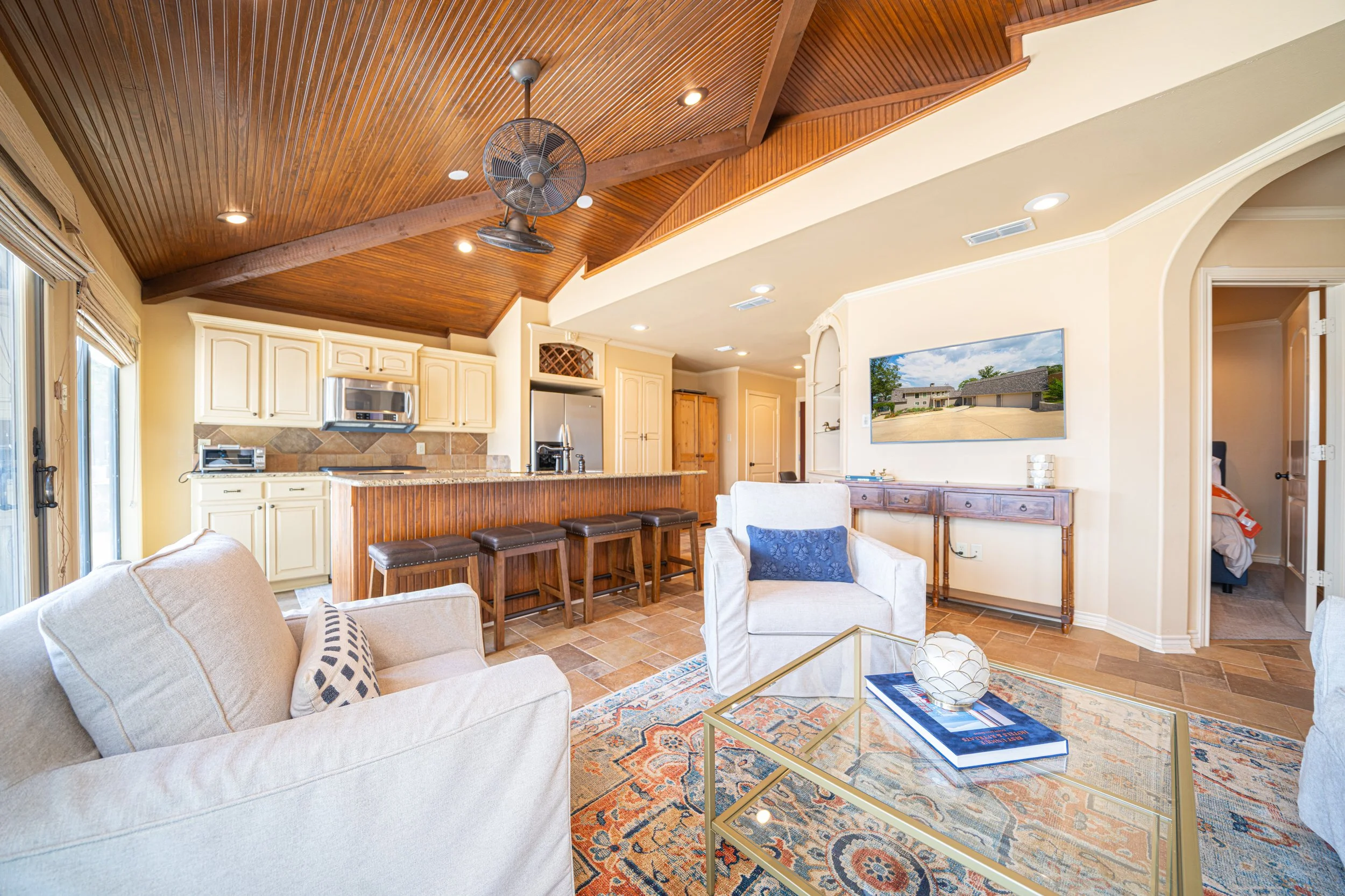 Guest House- Living room: kitchen2.JPG