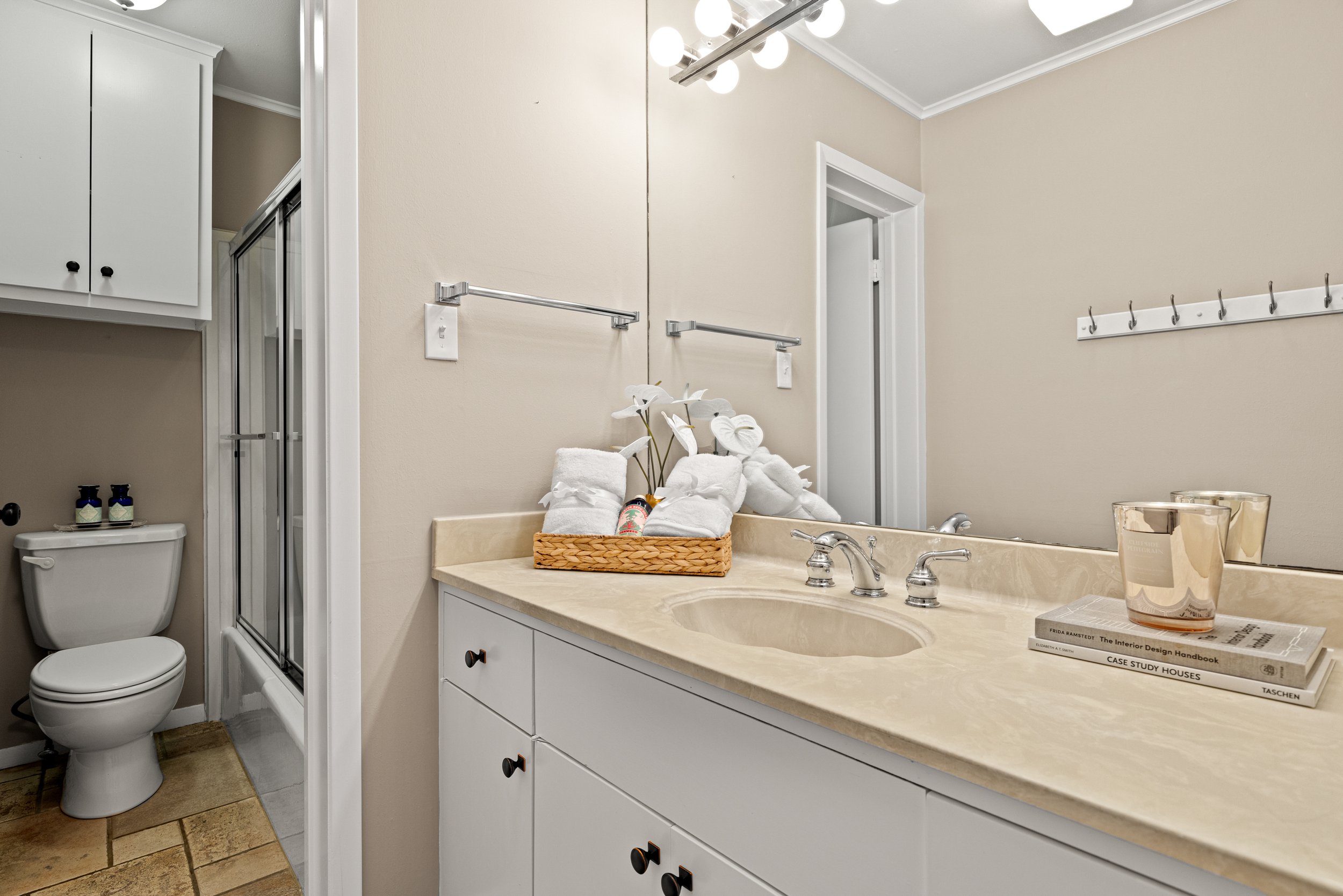 Guest Bath (1) - NK 26-54.jpg