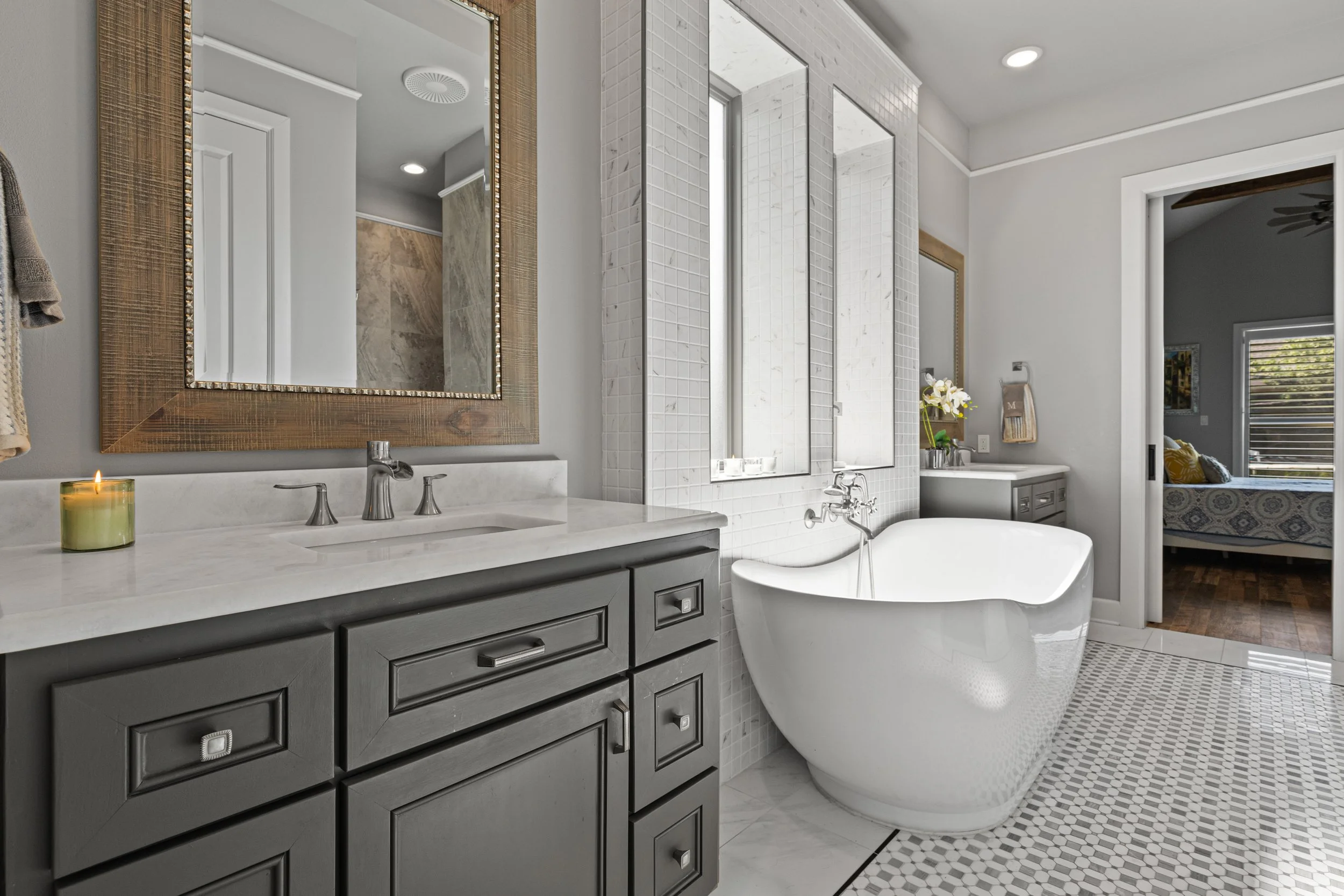 25 4022 Hidden Hills Cir -primary bath tub 42.jpg