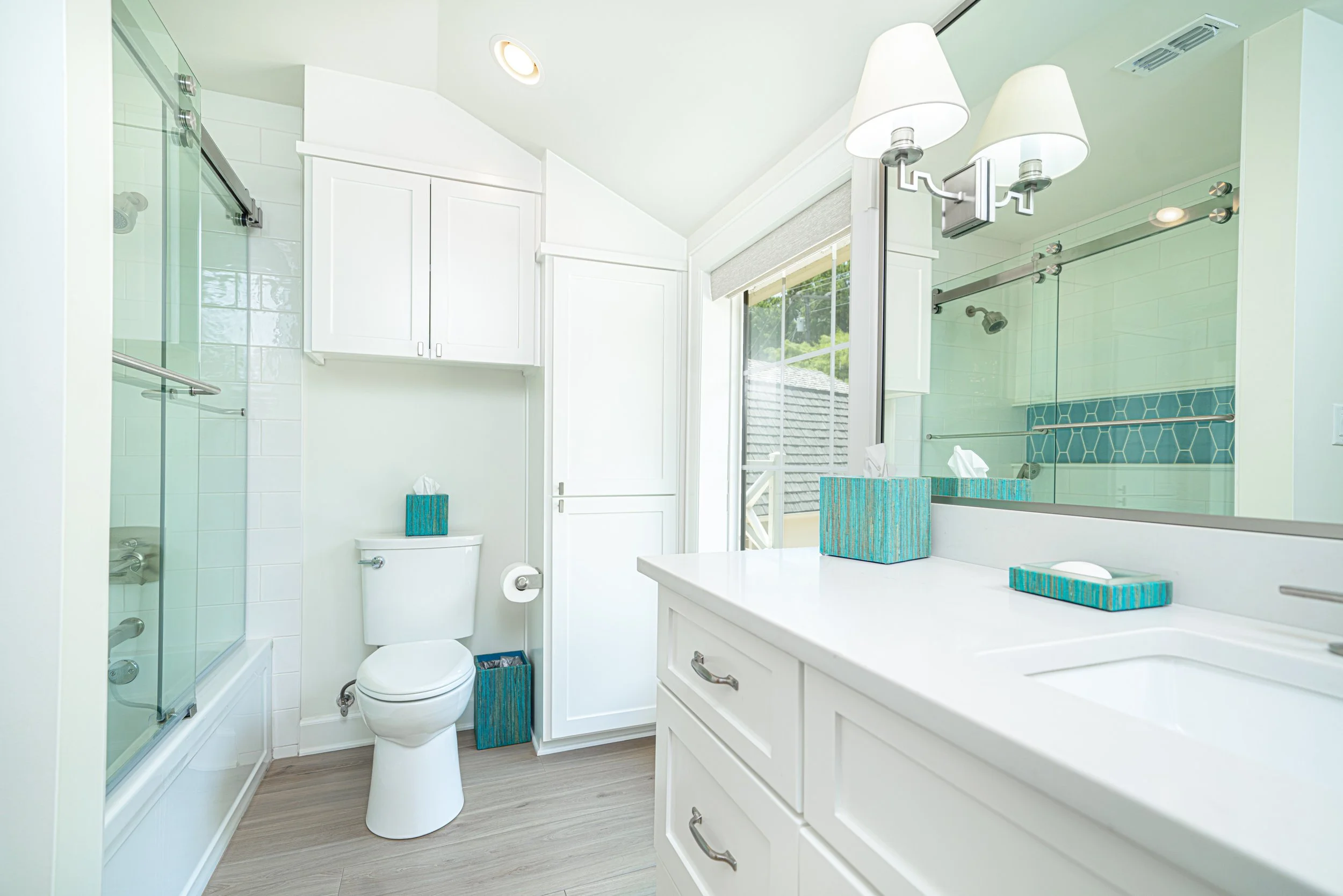 18 Guest 2 Bathroom.JPG