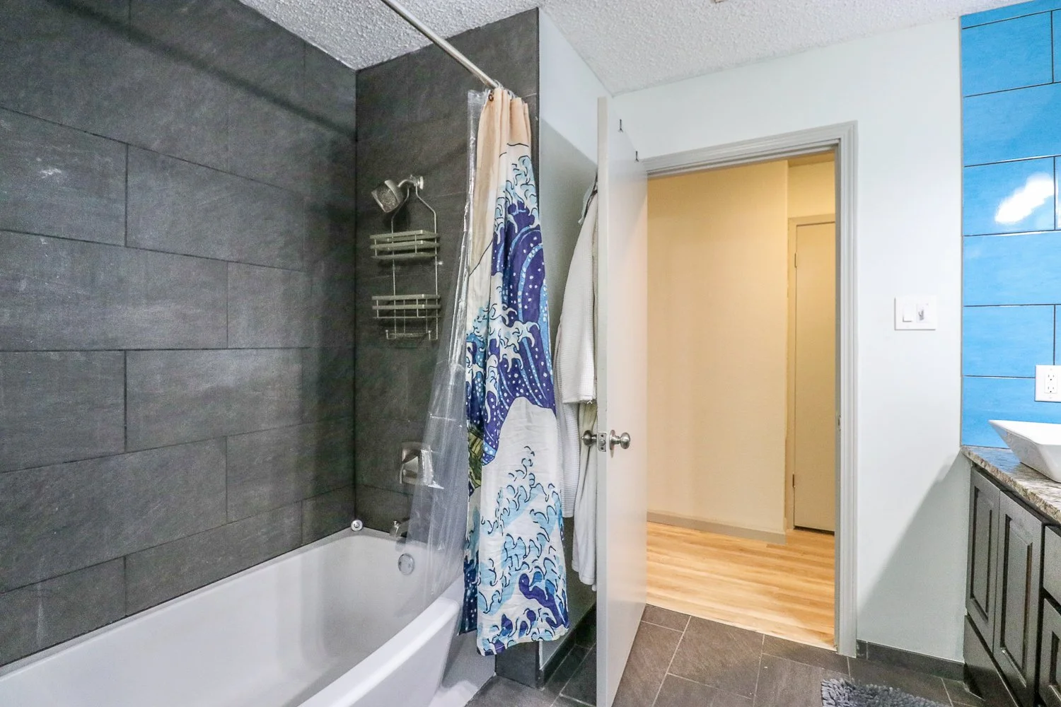 Guest Bath - 395 Delmora- IMG_4527.jpg