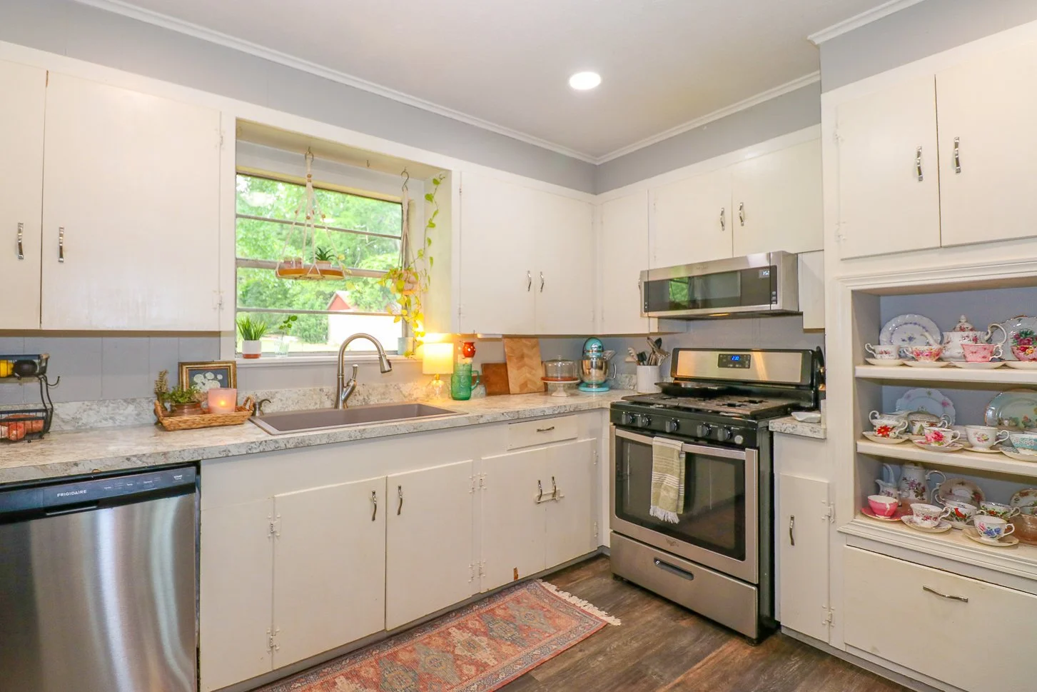 NR 17 Lake Cherokee - Kitchen- IMG_4303.jpg