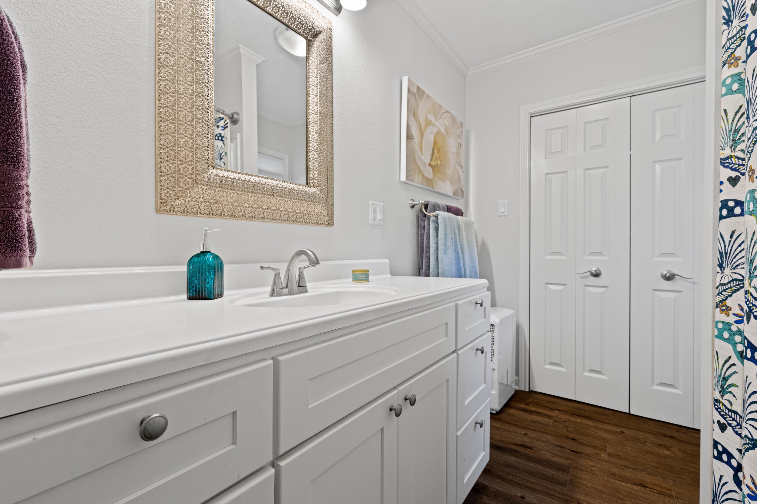 GUEST BATH - NF 47 Lake Cherokee-62.jpg