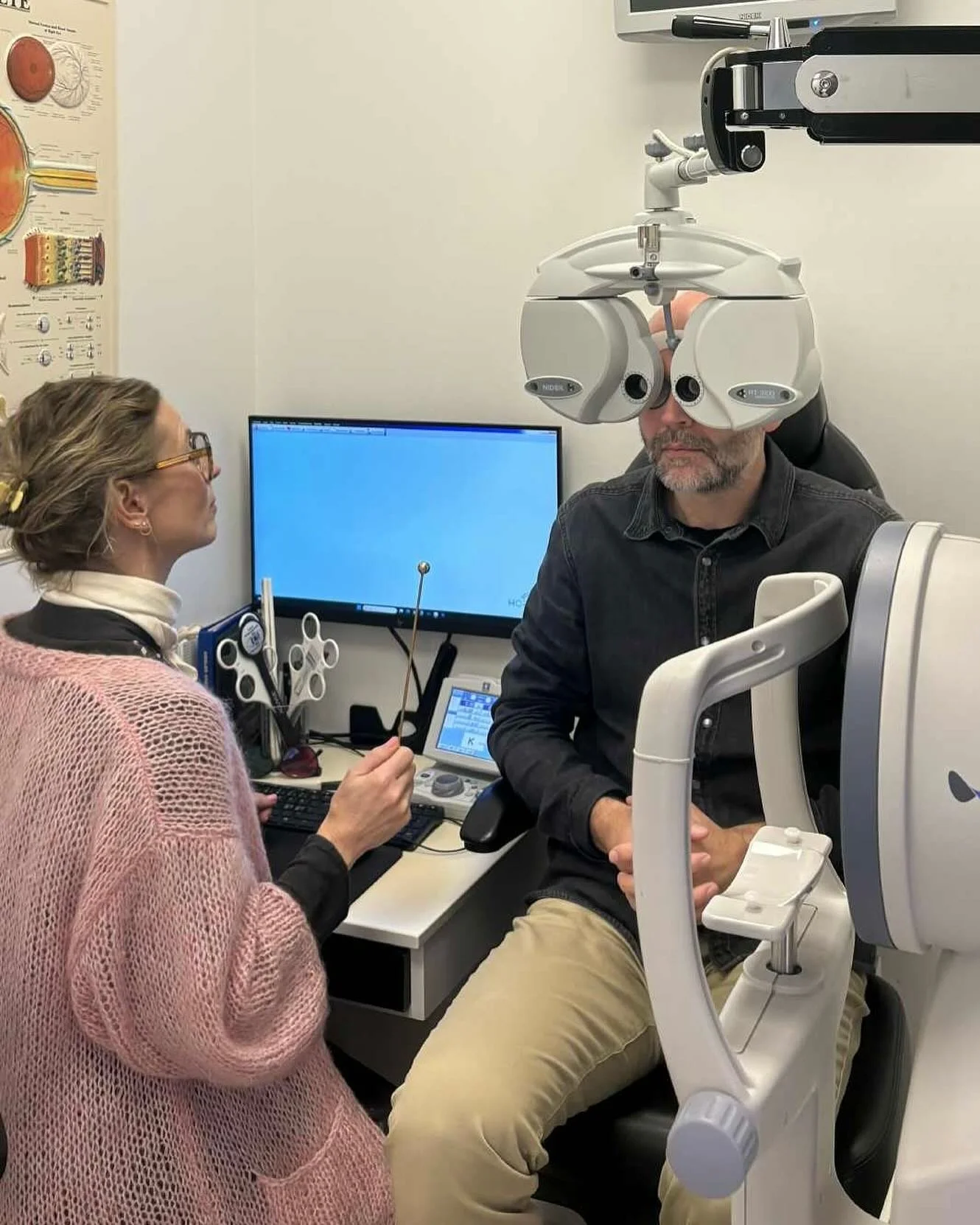 Hvorn&aring;r har du sidst f&aring;et tjekket dit syn? 

Vores syn &aelig;ndrer sig naturligt over tid og derfor er det vigtigt at f&aring; tjekket om dine linser eller briller stadig passer til dine behov

I brillehuset tilbyder vi altid en gratis s